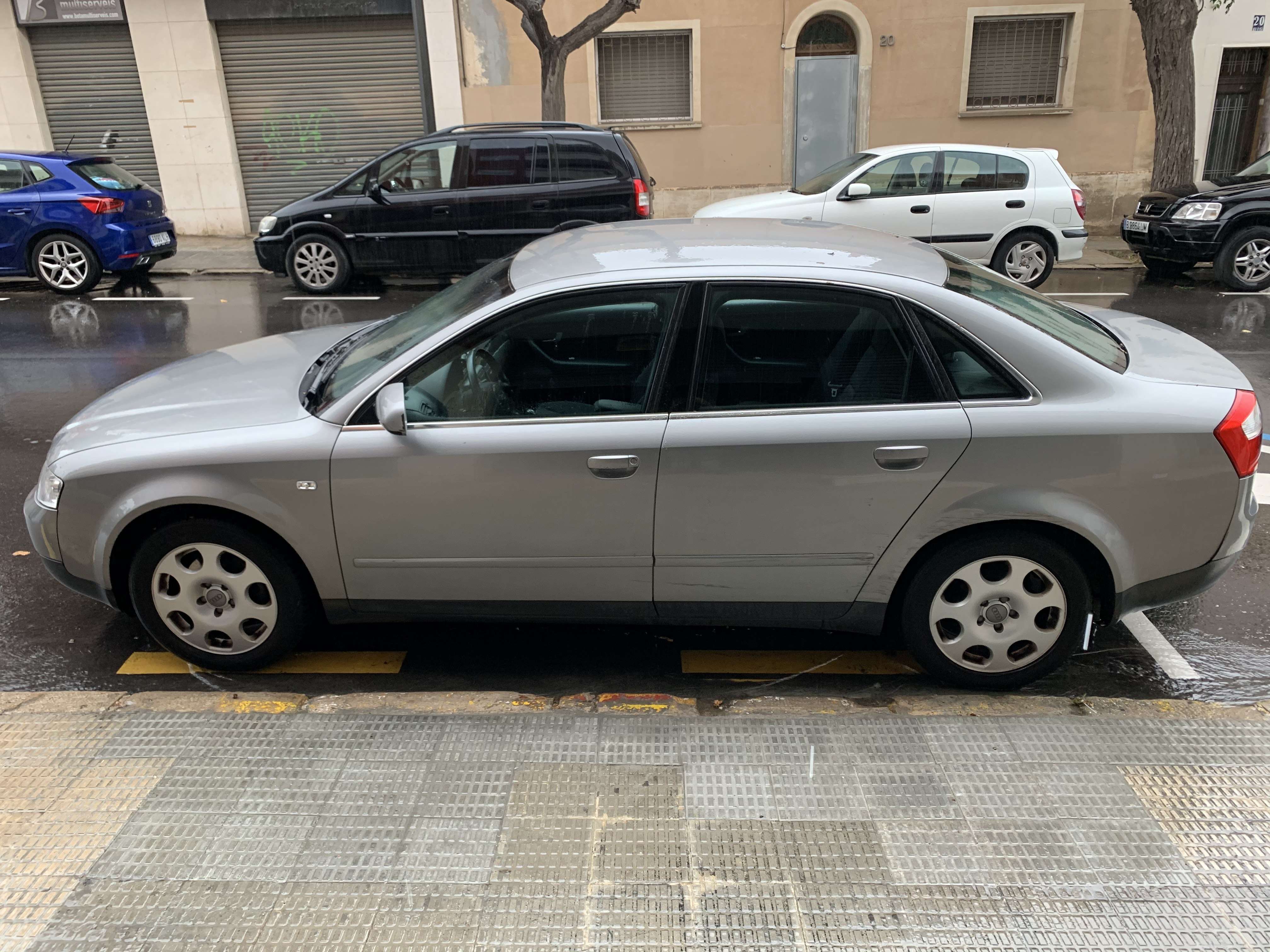Audi A4 2.0 FSI - foto 1