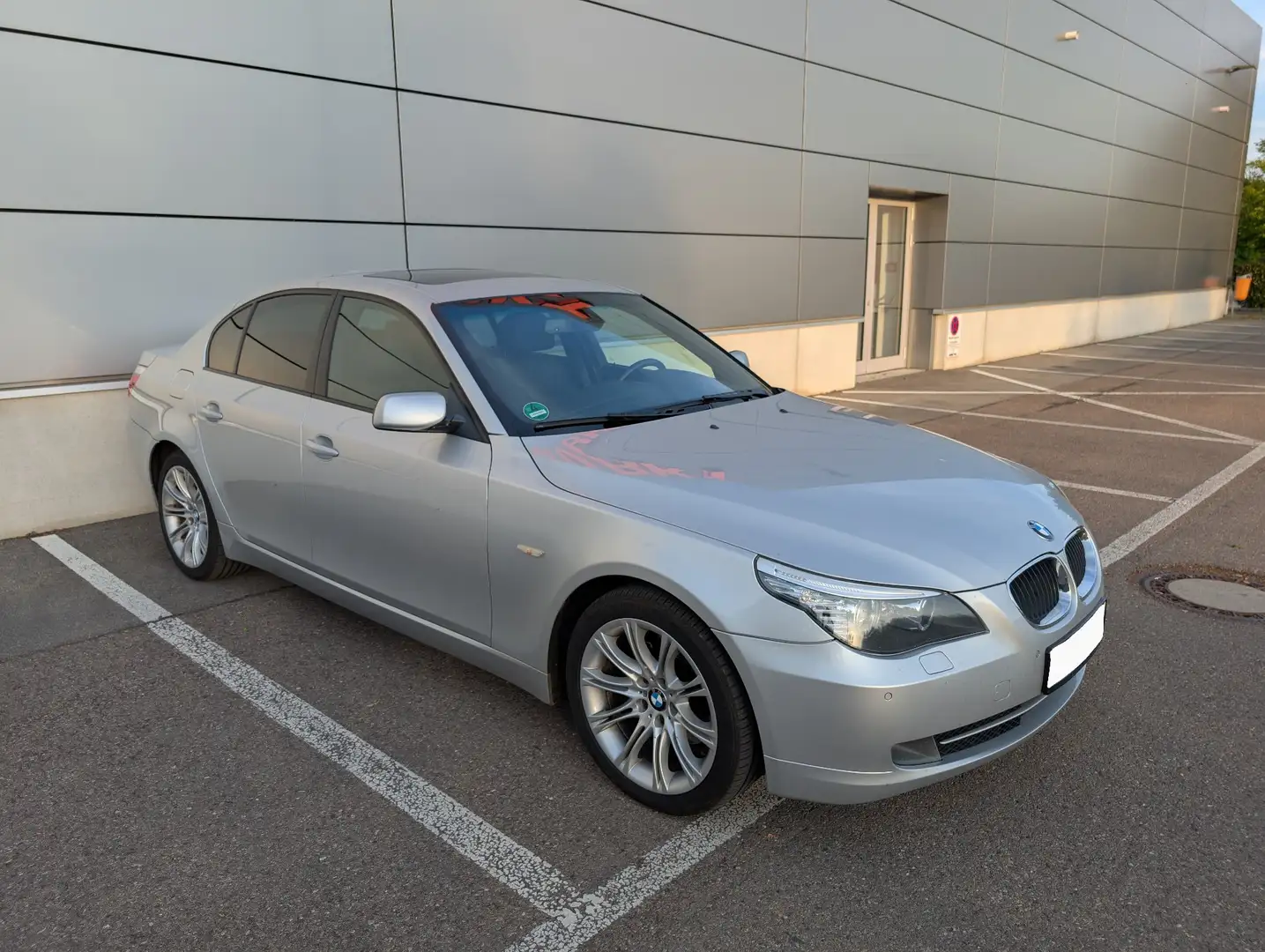 BMW 520 520d Ed. Lifestyle ATM, Vieles neu, Top Zustand Argent - 1
