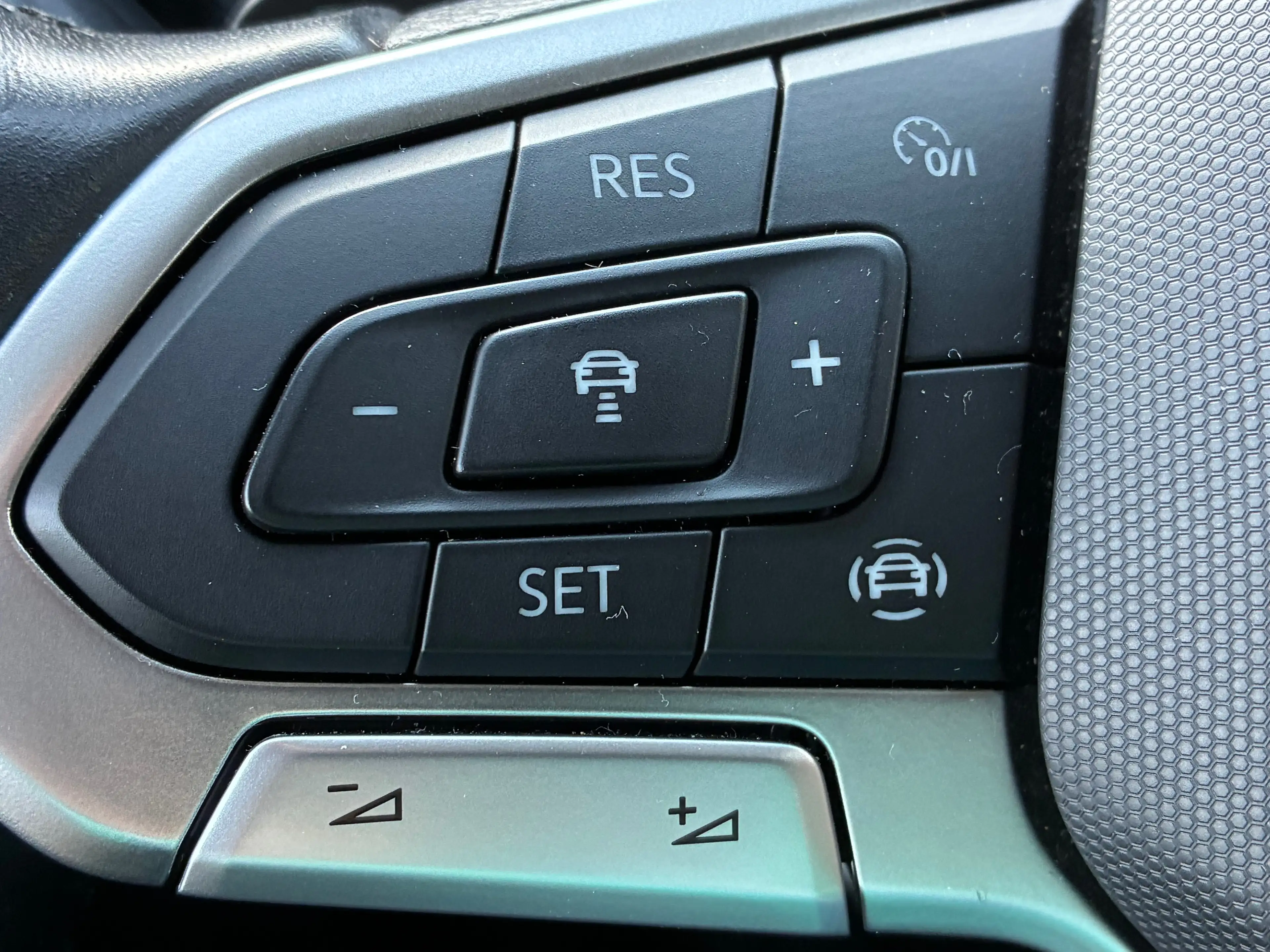 Volkswagen T-Cross T-Cross 1.0 TSI Life Business OPF DSG — photo 9