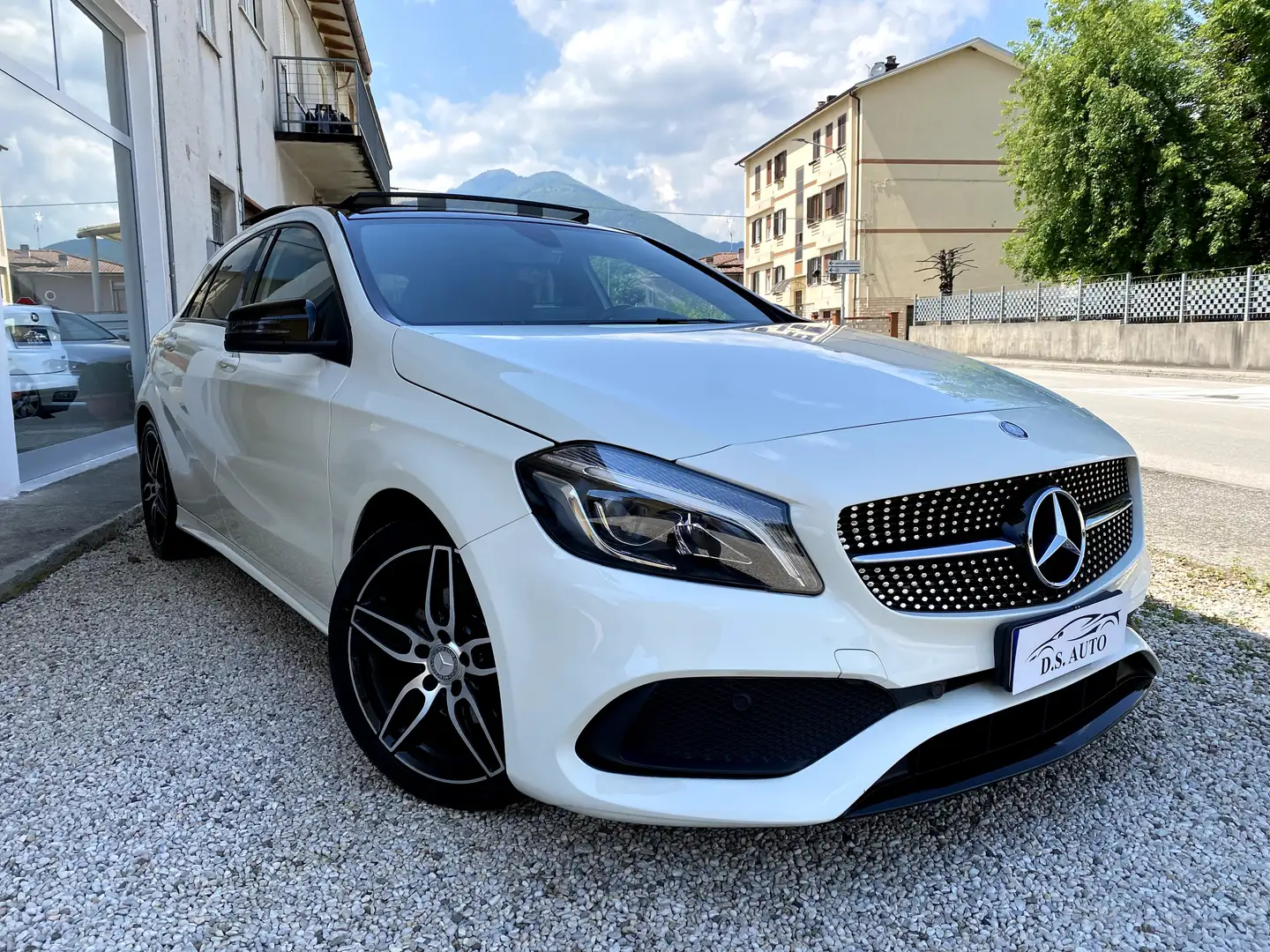 Mercedes-Benz A 200 A 200 d Premium AMG my16 Tetto panoramico Bianco - 2
