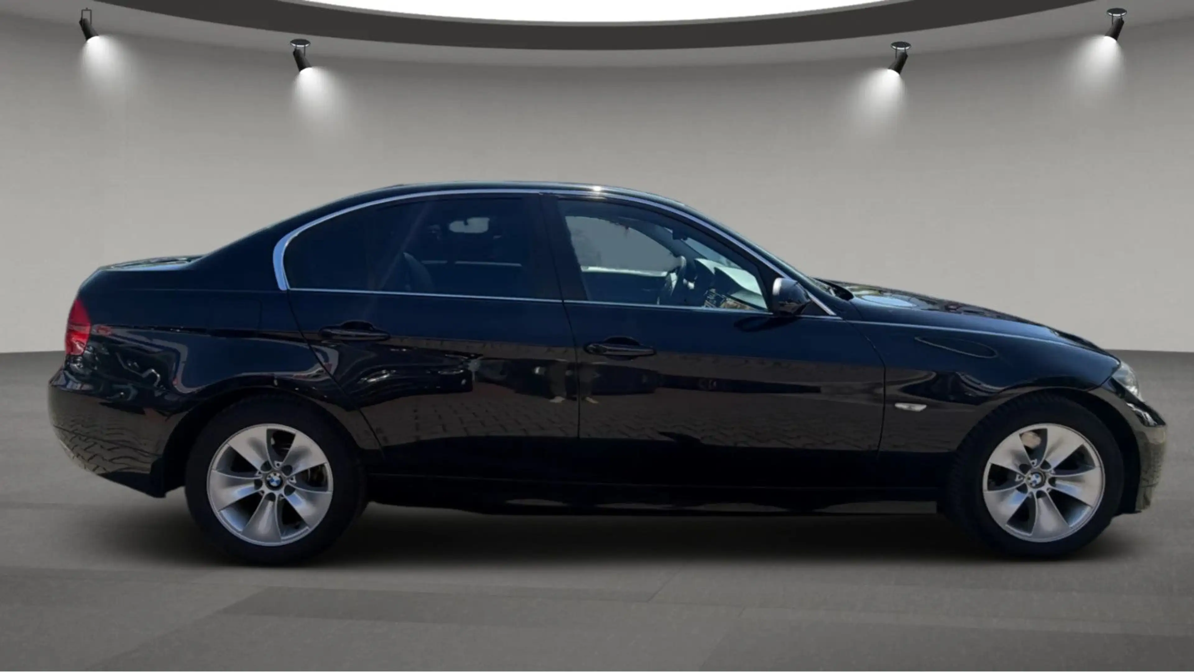 BMW 325 i XDrive *NAVI*SHZ*XENON*TÜV 01/2027 — photo 3