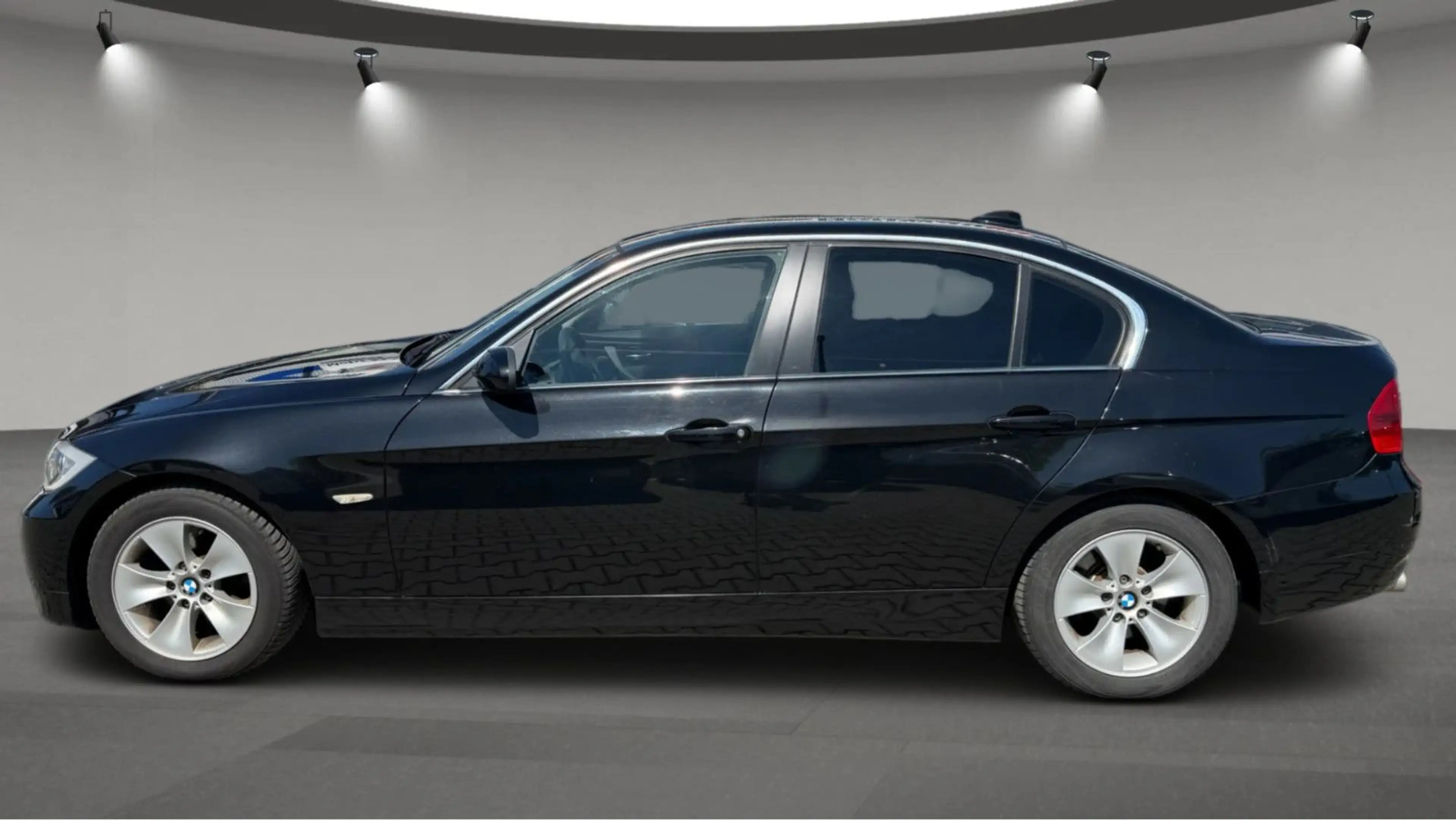 BMW 325 i XDrive *NAVI*SHZ*XENON*TÜV 01/2027 — photo 2