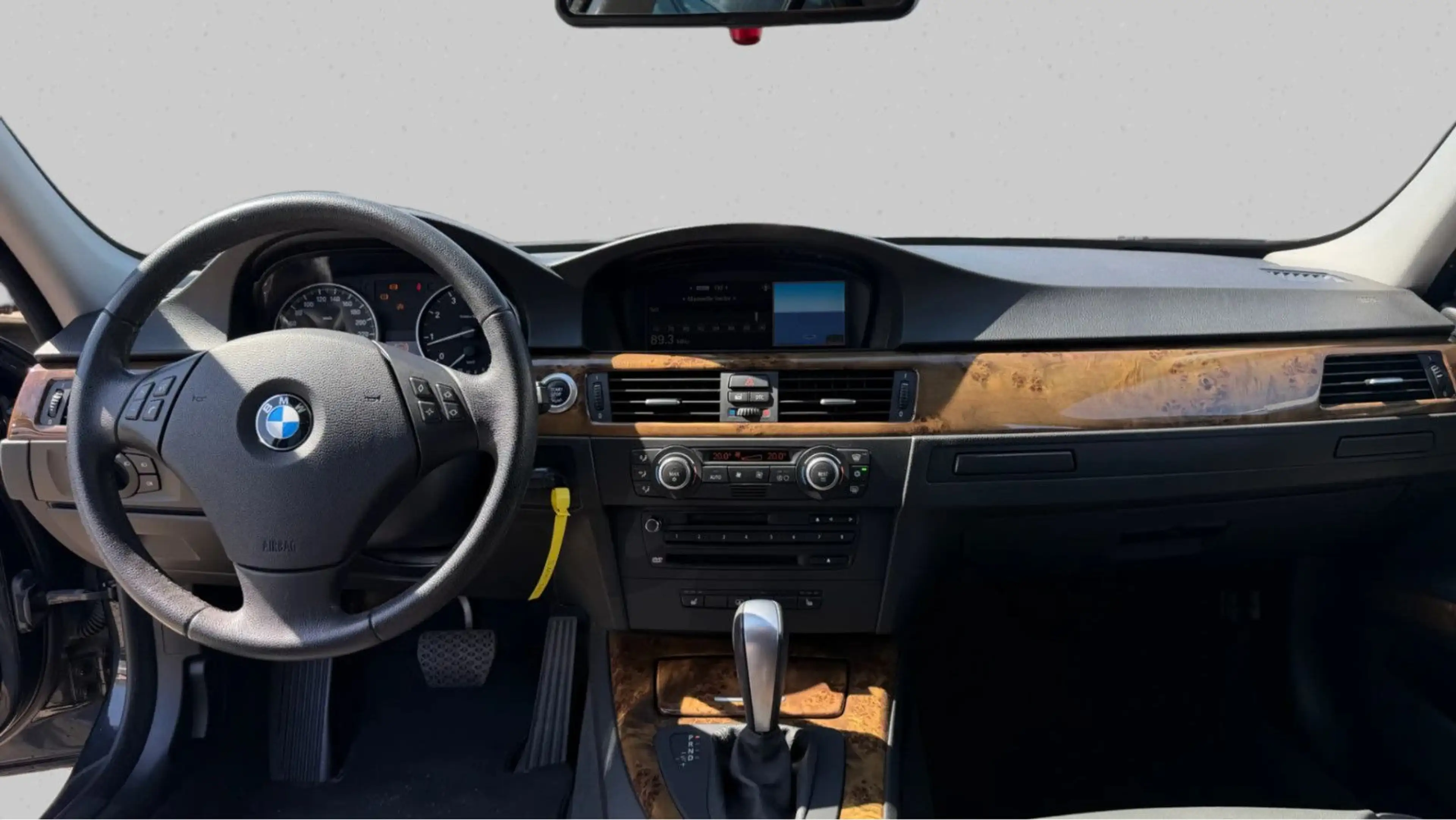 BMW 325 i XDrive *NAVI*SHZ*XENON*TÜV 01/2027 — photo 9