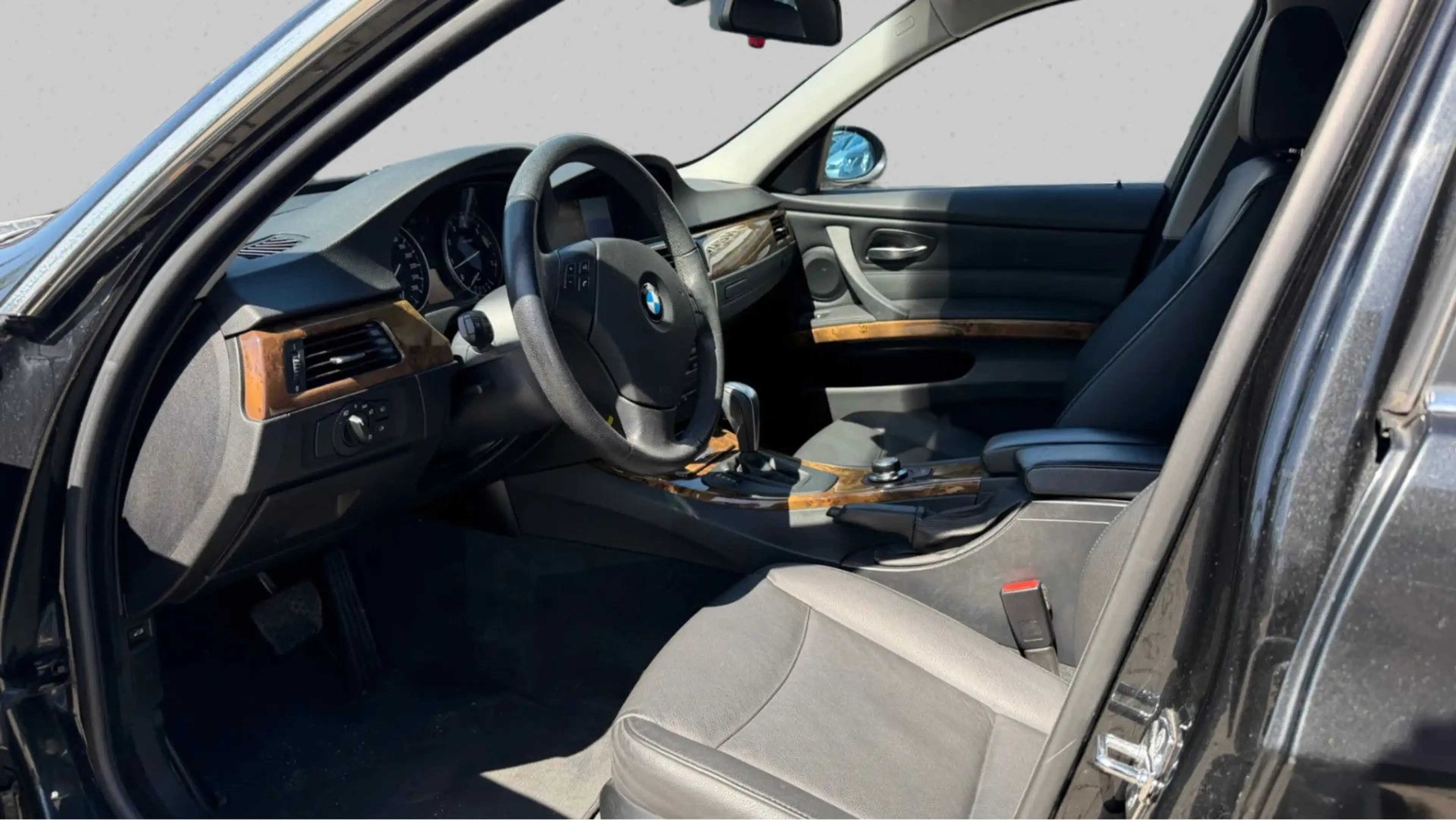 BMW 325 i XDrive *NAVI*SHZ*XENON*TÜV 01/2027 — photo 7