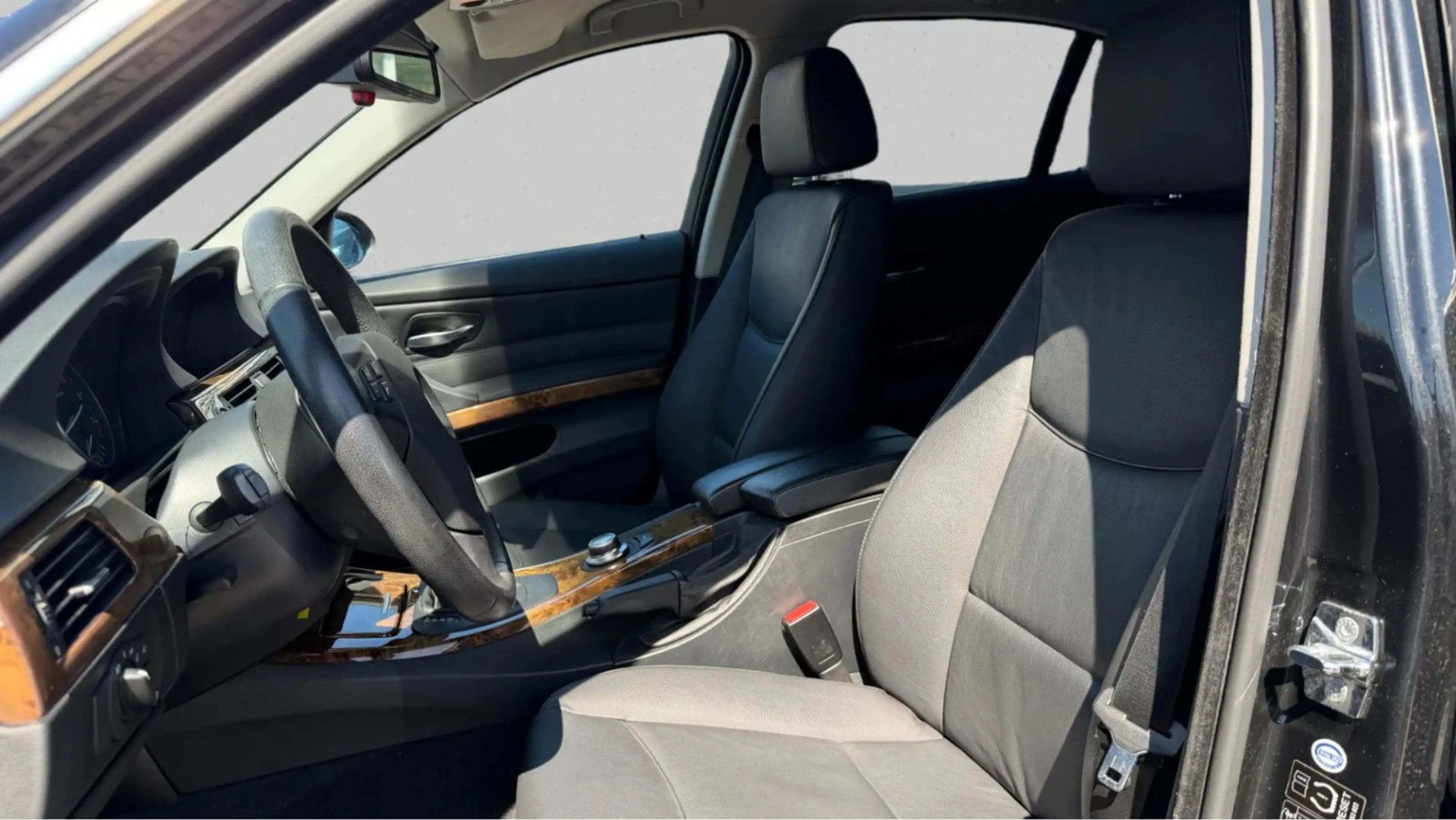 BMW 325 i XDrive *NAVI*SHZ*XENON*TÜV 01/2027 — photo 8