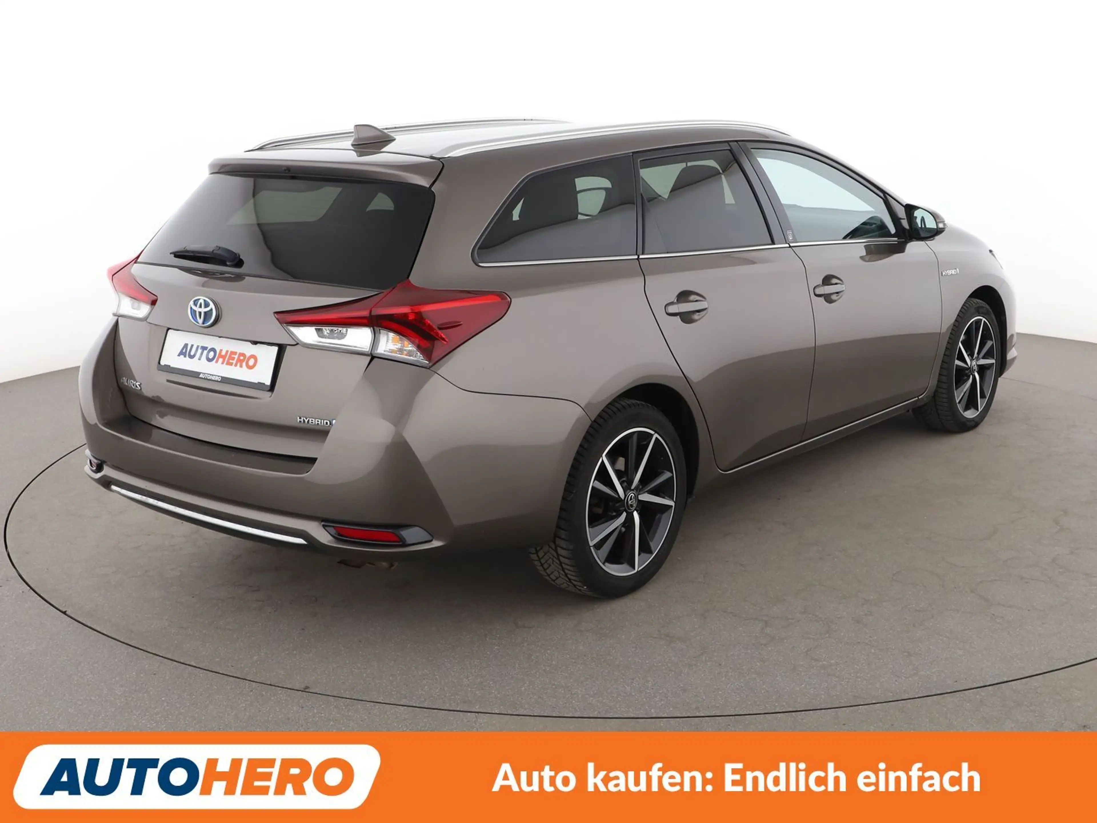Toyota Auris 1.8 Hybrid Team D Aut.*NAVI*CAM*TEMPO*SHZ*ALU* — photo 6