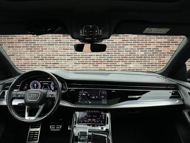 Audi Q8 view 11