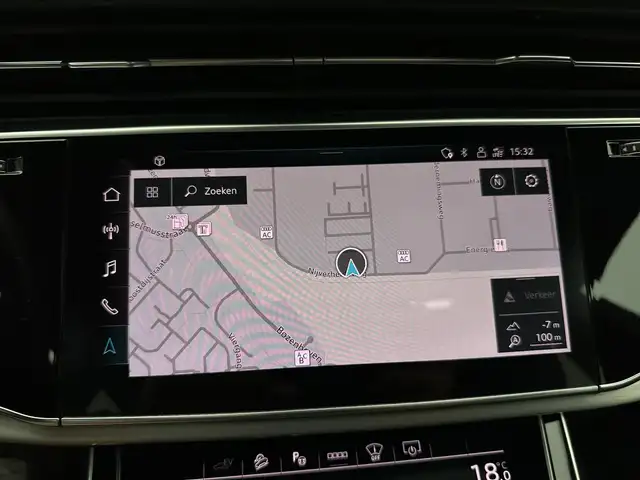 Audi Q8 view 15