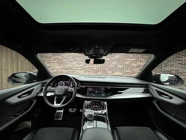 Audi Q8 view 9