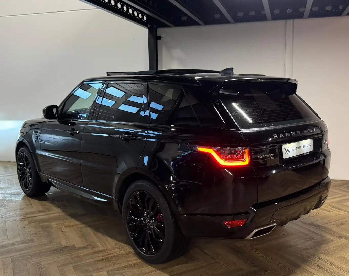 Land Rover Range Rover Sport P400e HSE PANO CAM KEYLESS VOL' Zwart - 2