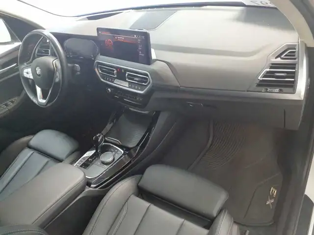 BMW X3 view 9
