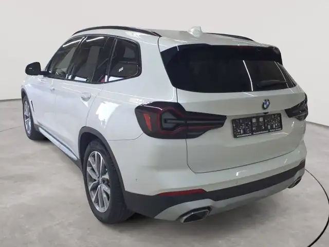 BMW X3 view 5