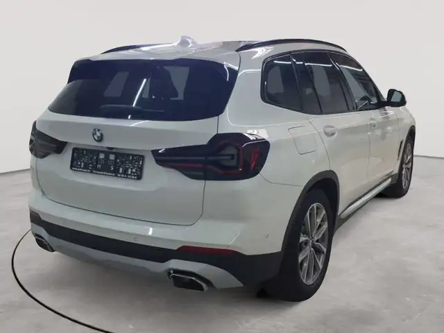 BMW X3 view 4