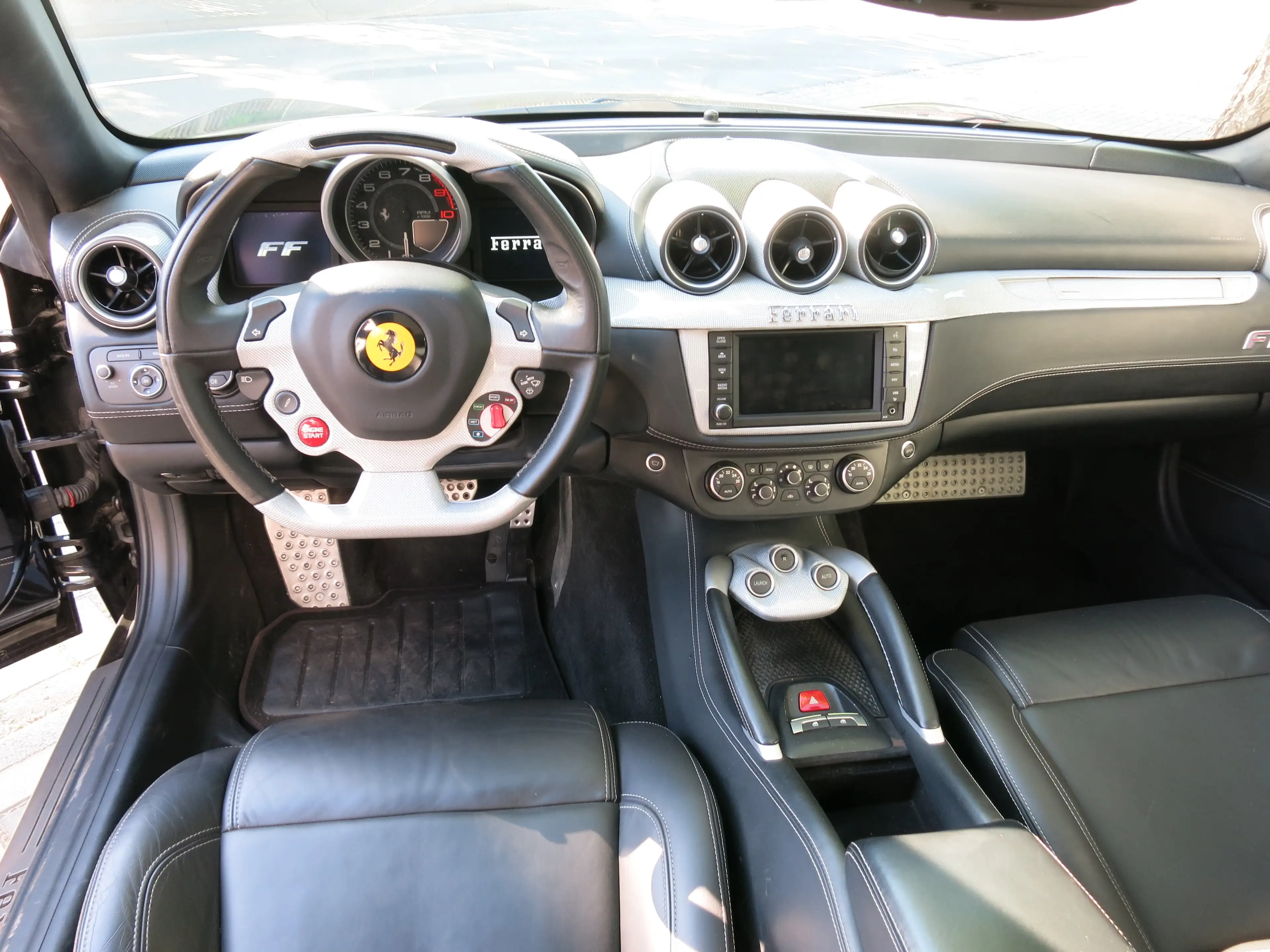 Ferrari FF SCHECKHEFTGEPFLEGT bei FERRARI PTU überholt — photo 9