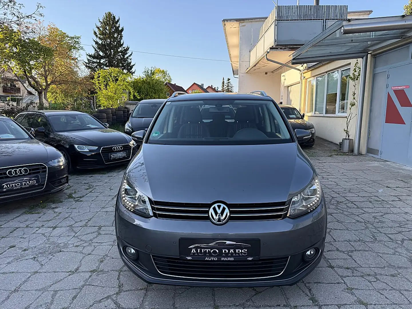 Volkswagen Touran CrossTouran 2,0 TDI DSG-XENON-PARKPILOT-RÜCKFAH... Grau - 2
