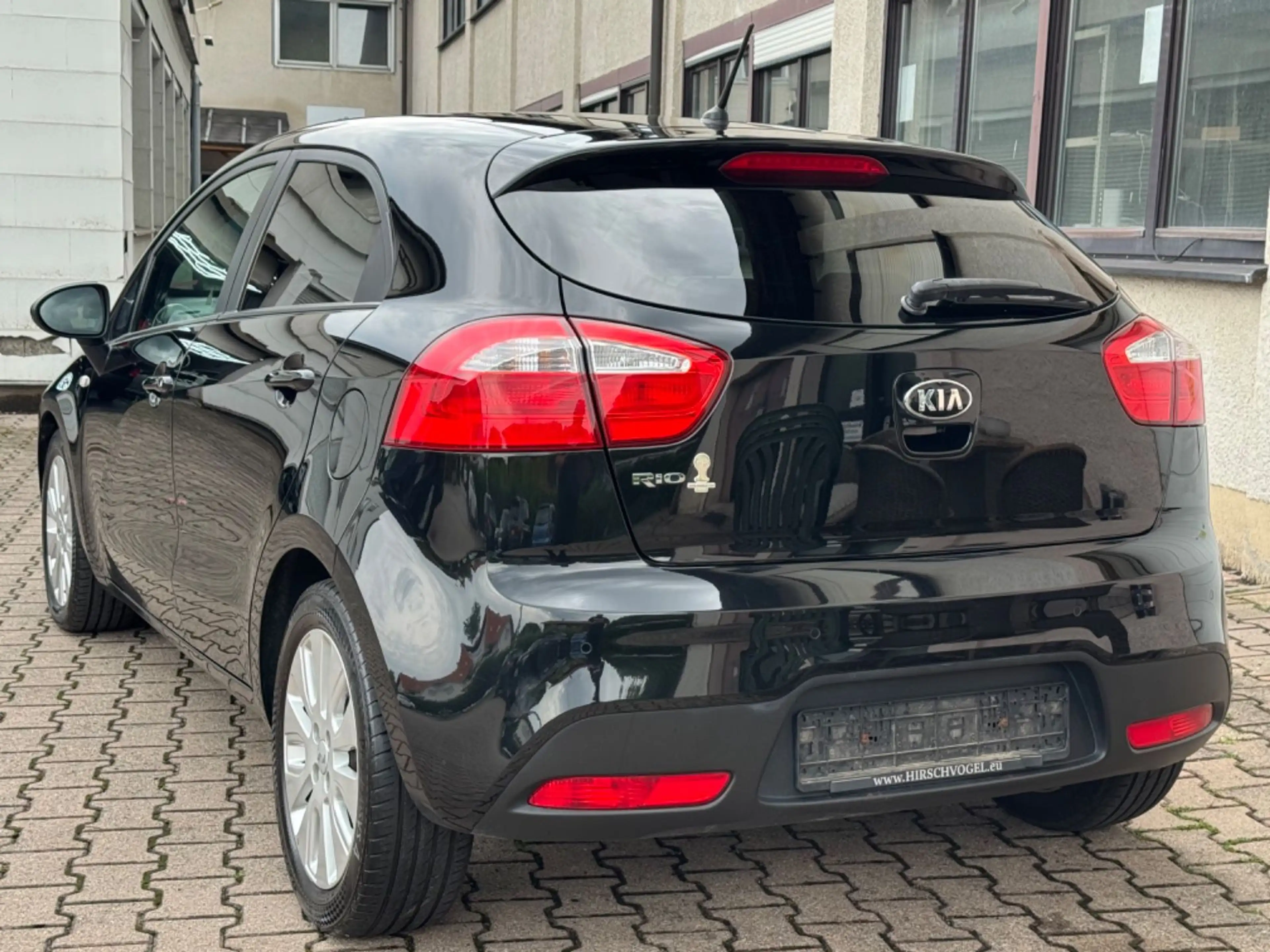 Kia Rio FIFA World Cup Edition LHZ PDC SHZ 1. HAND — photo 5