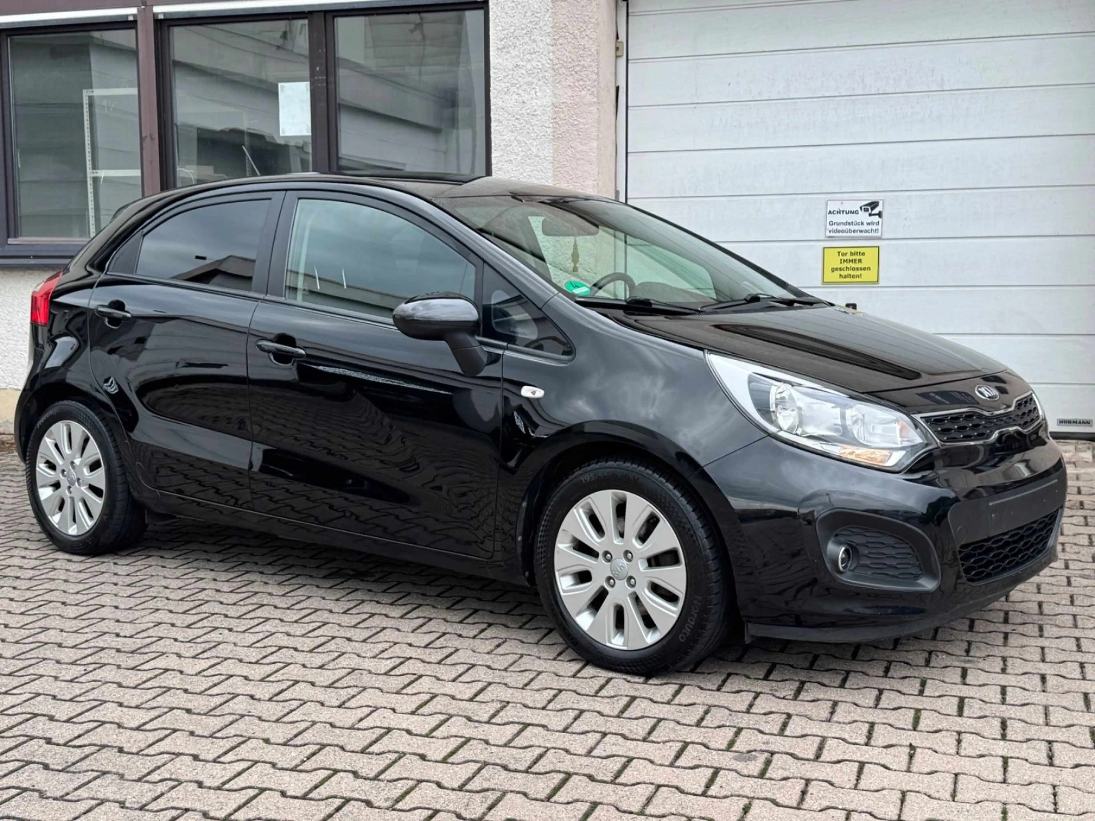 Kia Rio FIFA World Cup Edition LHZ PDC SHZ 1. HAND — photo 11