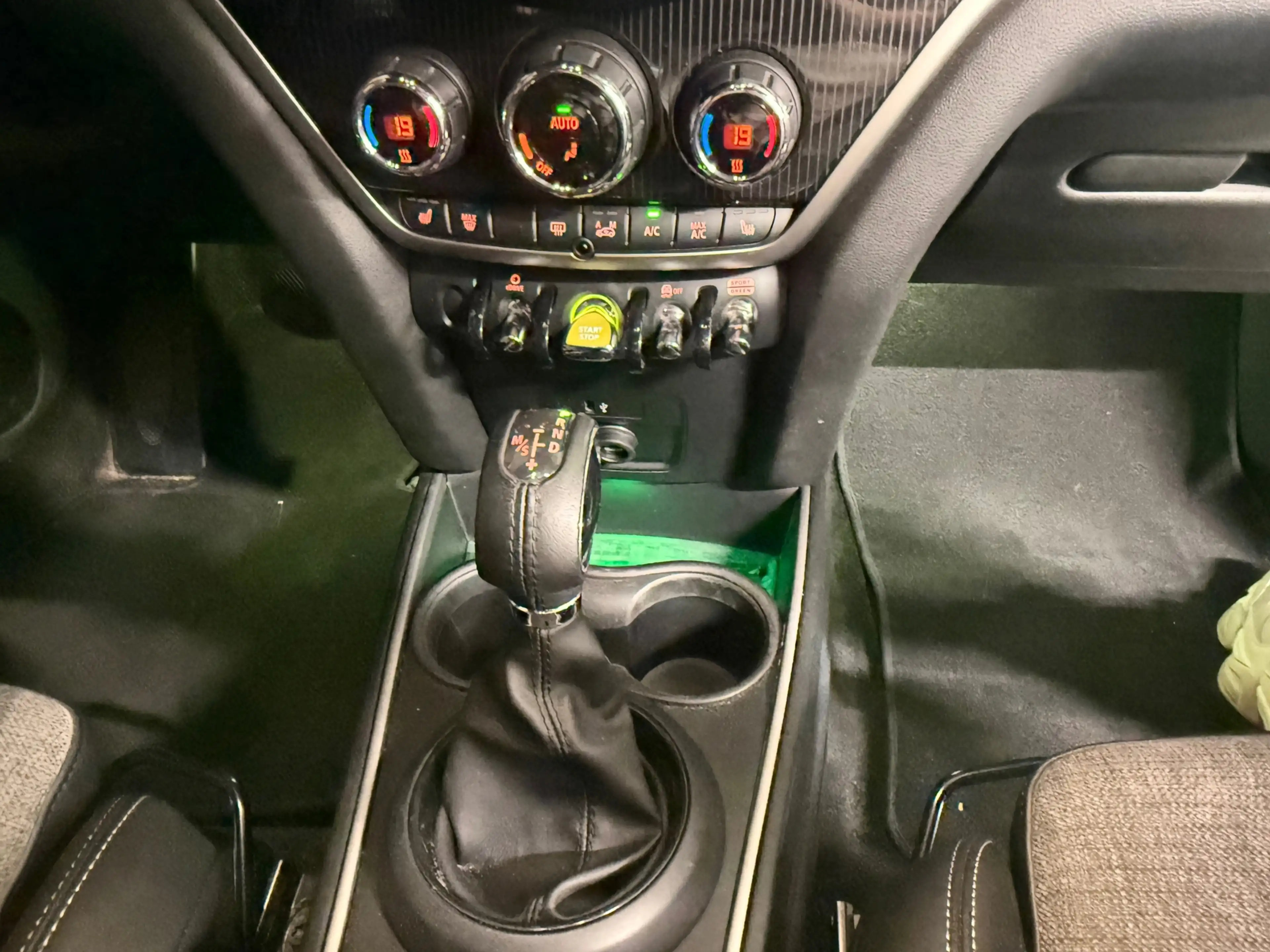 MINI Cooper SE Countryman 1.5 ALL4 MINI Yours — photo 19