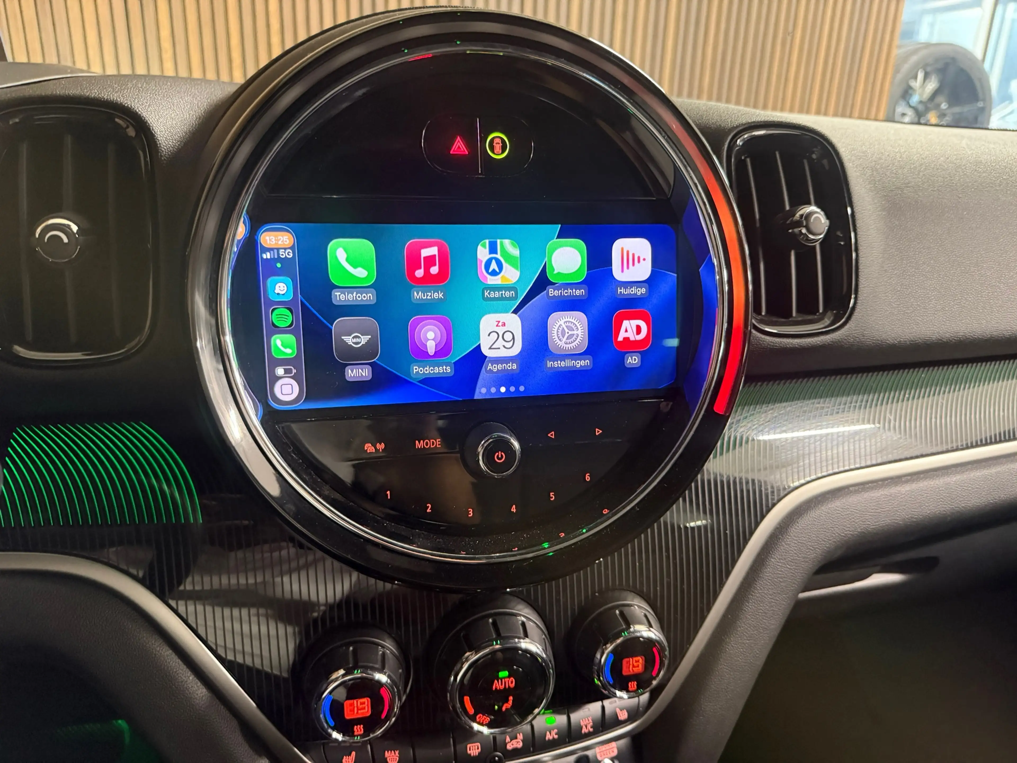 MINI Cooper SE Countryman 1.5 ALL4 MINI Yours — photo 22