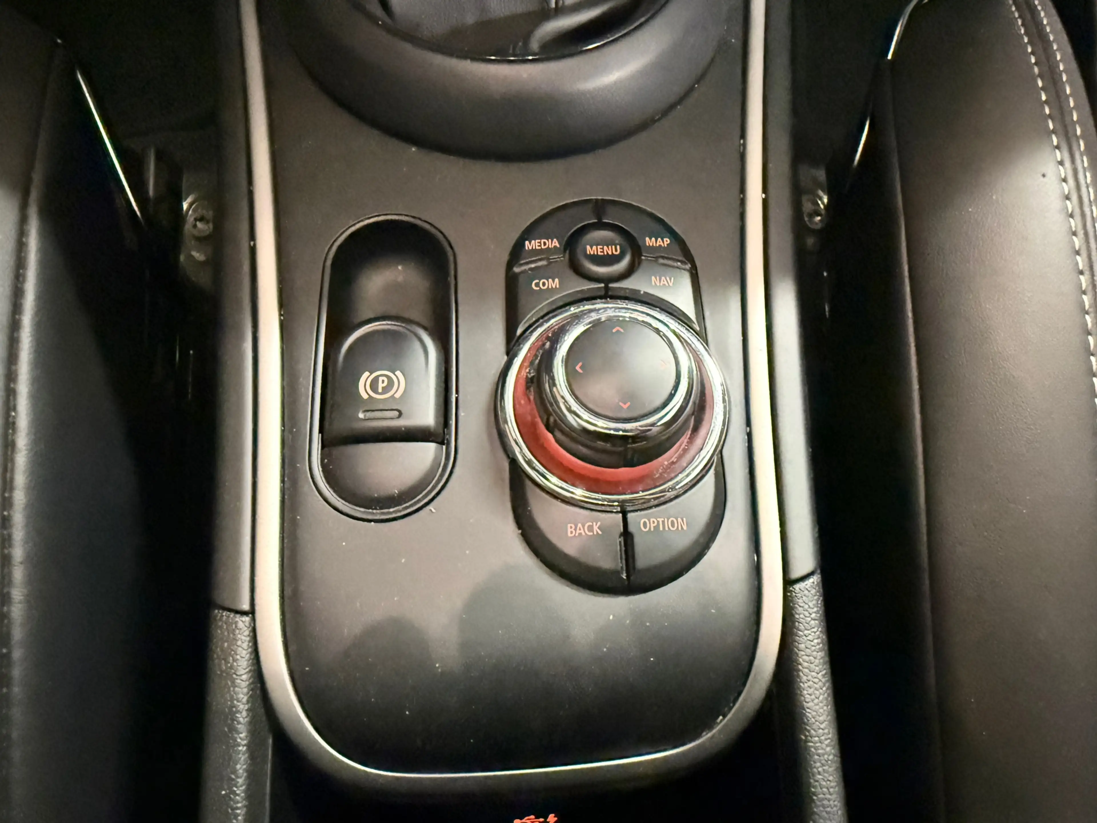 MINI Cooper SE Countryman 1.5 ALL4 MINI Yours — photo 28