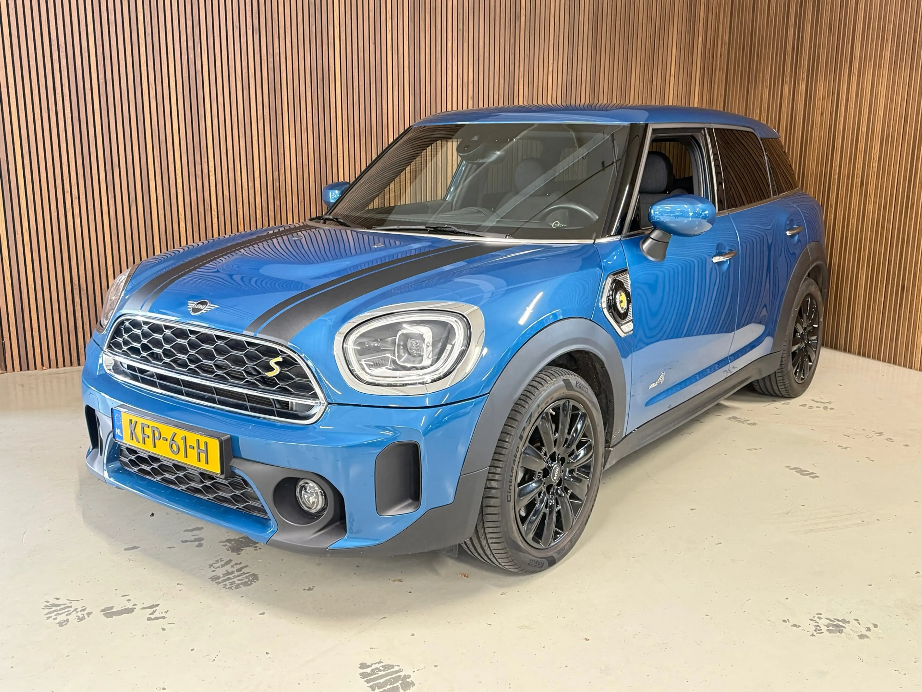 MINI Cooper SE Countryman 1.5 ALL4 MINI Yours — photo 2