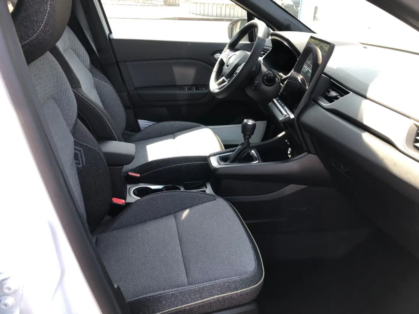 Renault Captur II Techno TCe 90 Weiß - 2