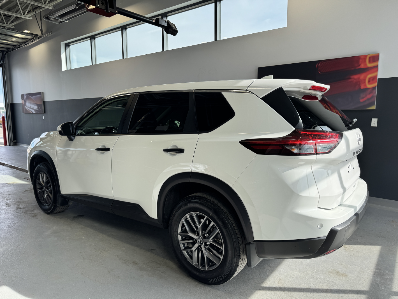 2024 Nissan Rogue S Ready to register in AB or SK without an inspection — снимка 1