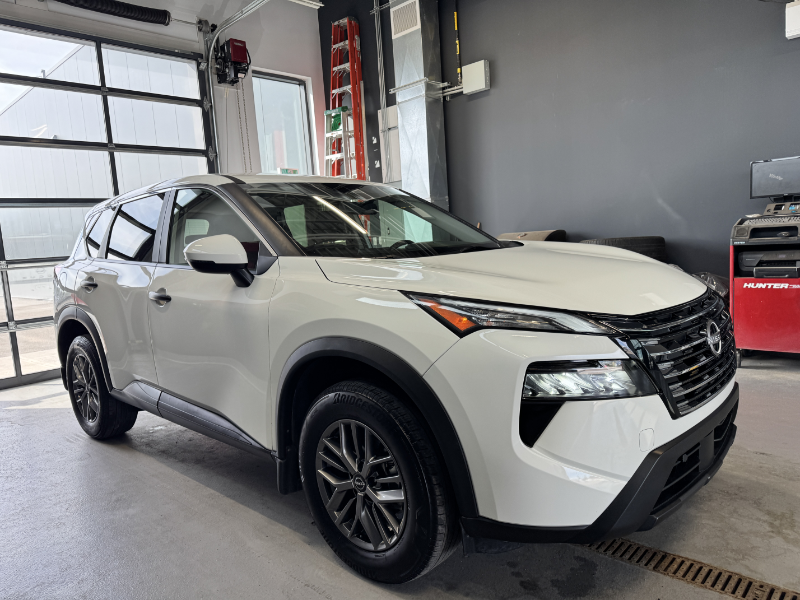 2024 Nissan Rogue S Ready to register in AB or SK without an inspection — снимка 1