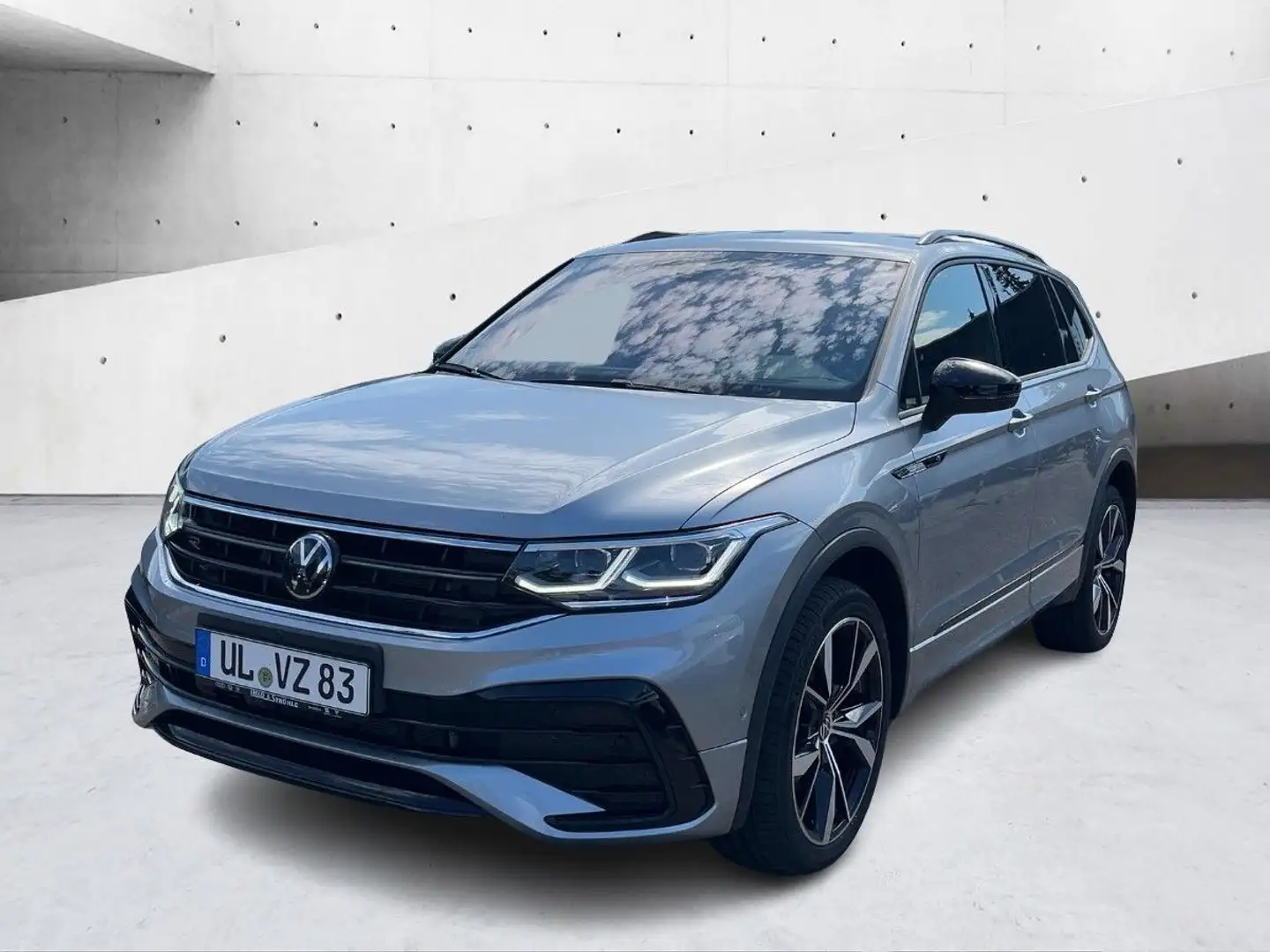 Volkswagen Tiguan Allspace R-Line Black 2.0 TDI DSG 4M AHK Silber - 2