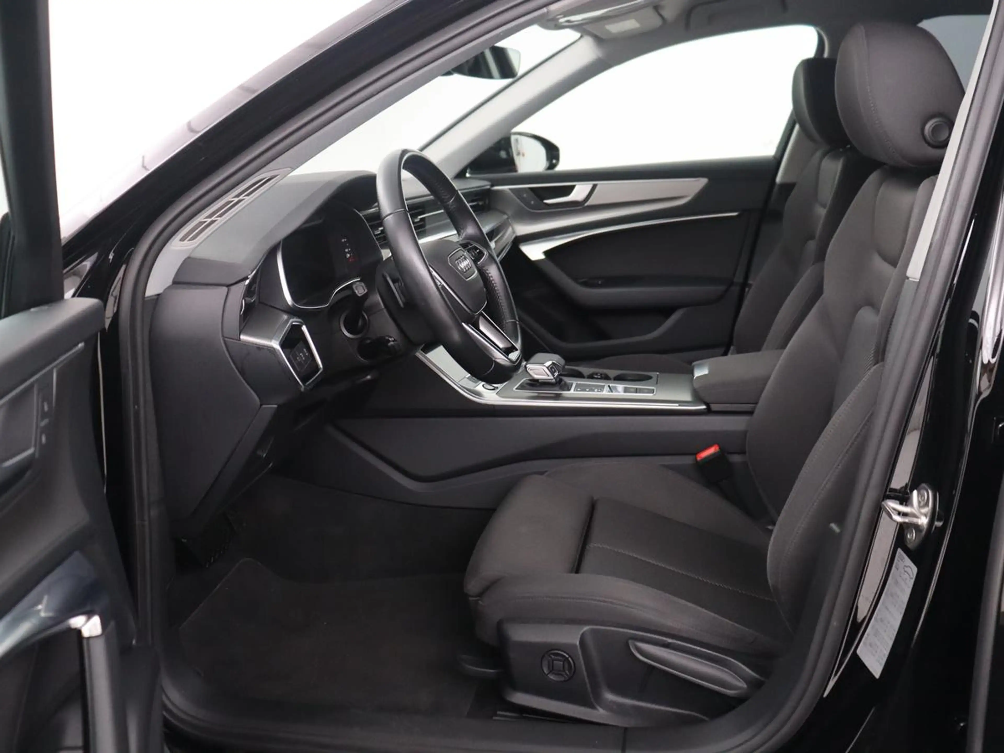 Audi A6 Limousine 50 TFSI e quattro Business edition SOH 9 — photo 4