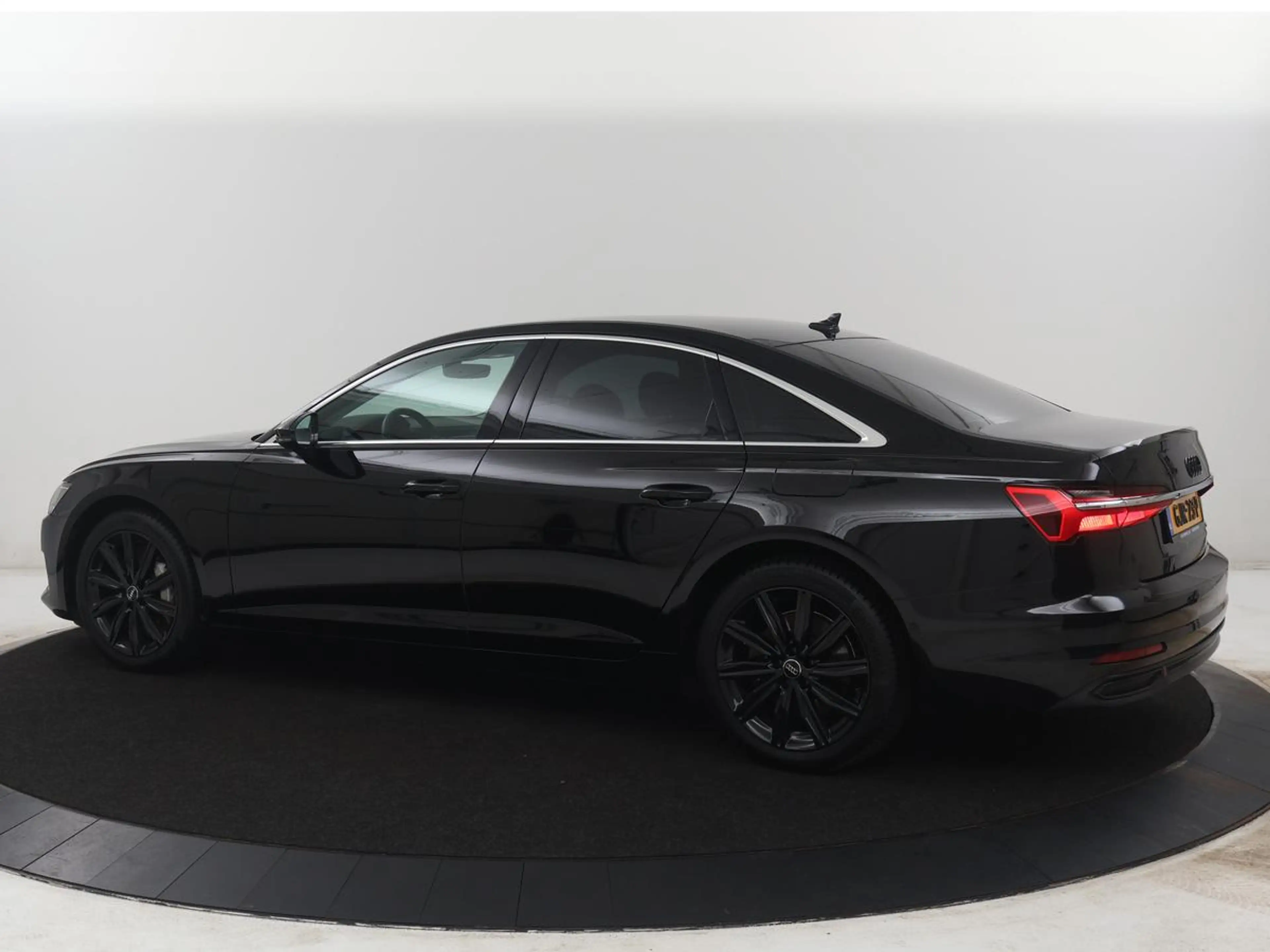 Audi A6 Limousine 50 TFSI e quattro Business edition SOH 9 — photo 2
