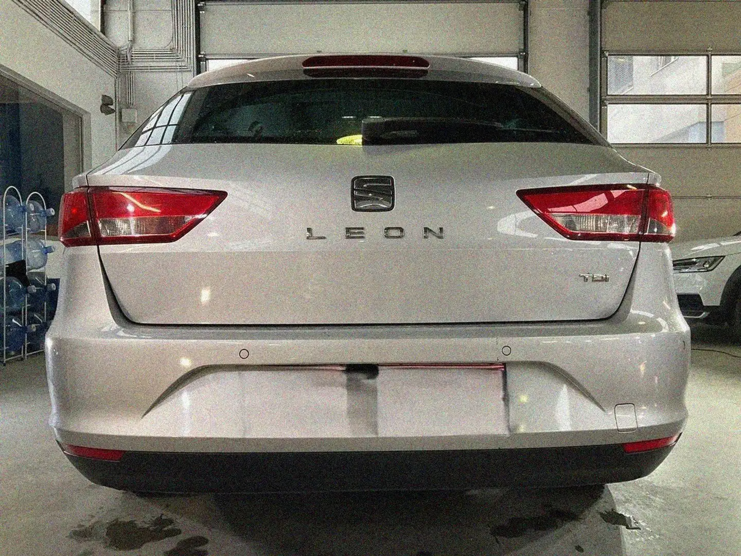 SEAT Leon 1.6 TDI Style Grau - 2