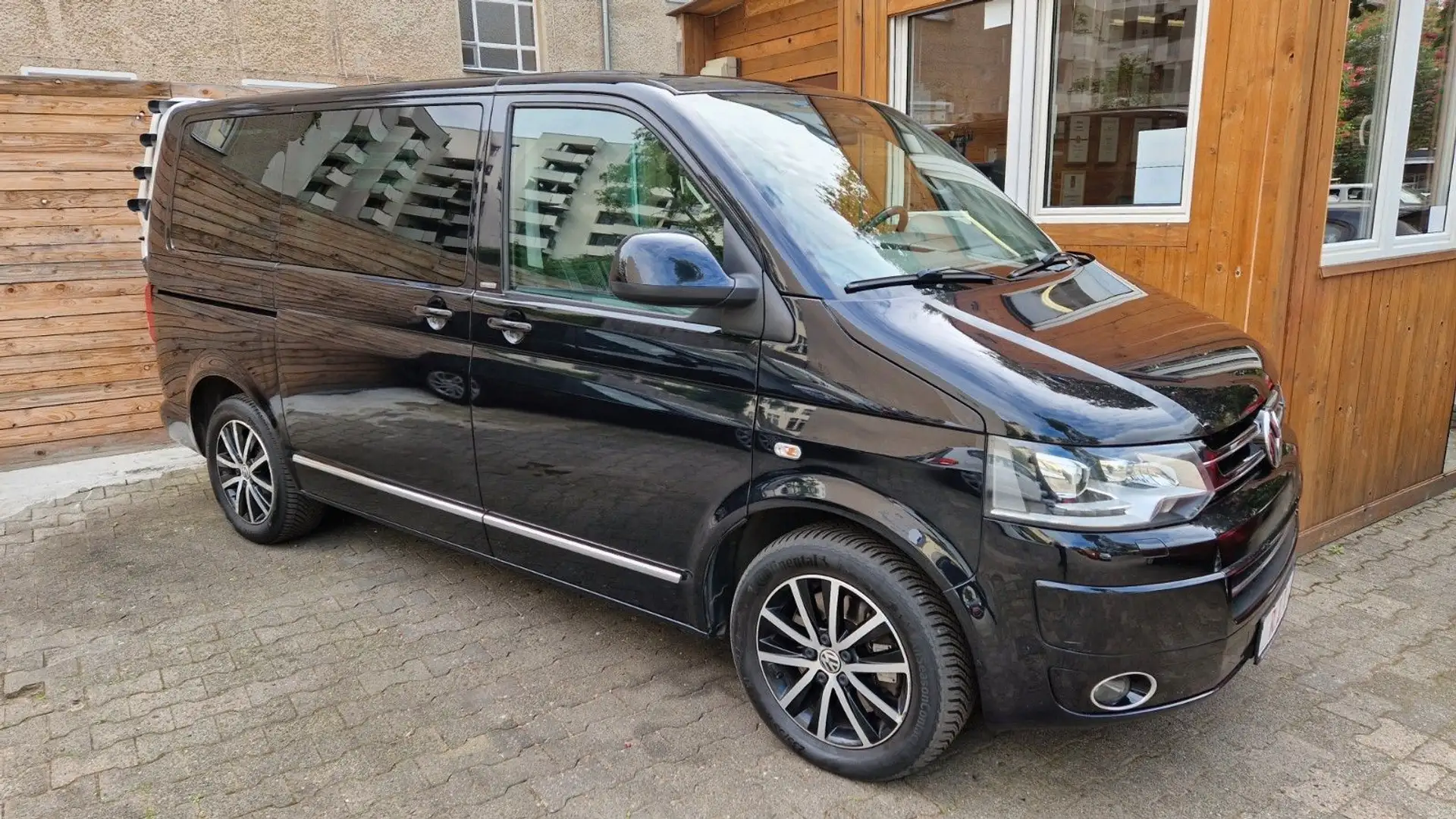Volkswagen T5 Multivan Match Automatik, 7 Sitze, AHK, PDC Schwarz - 2