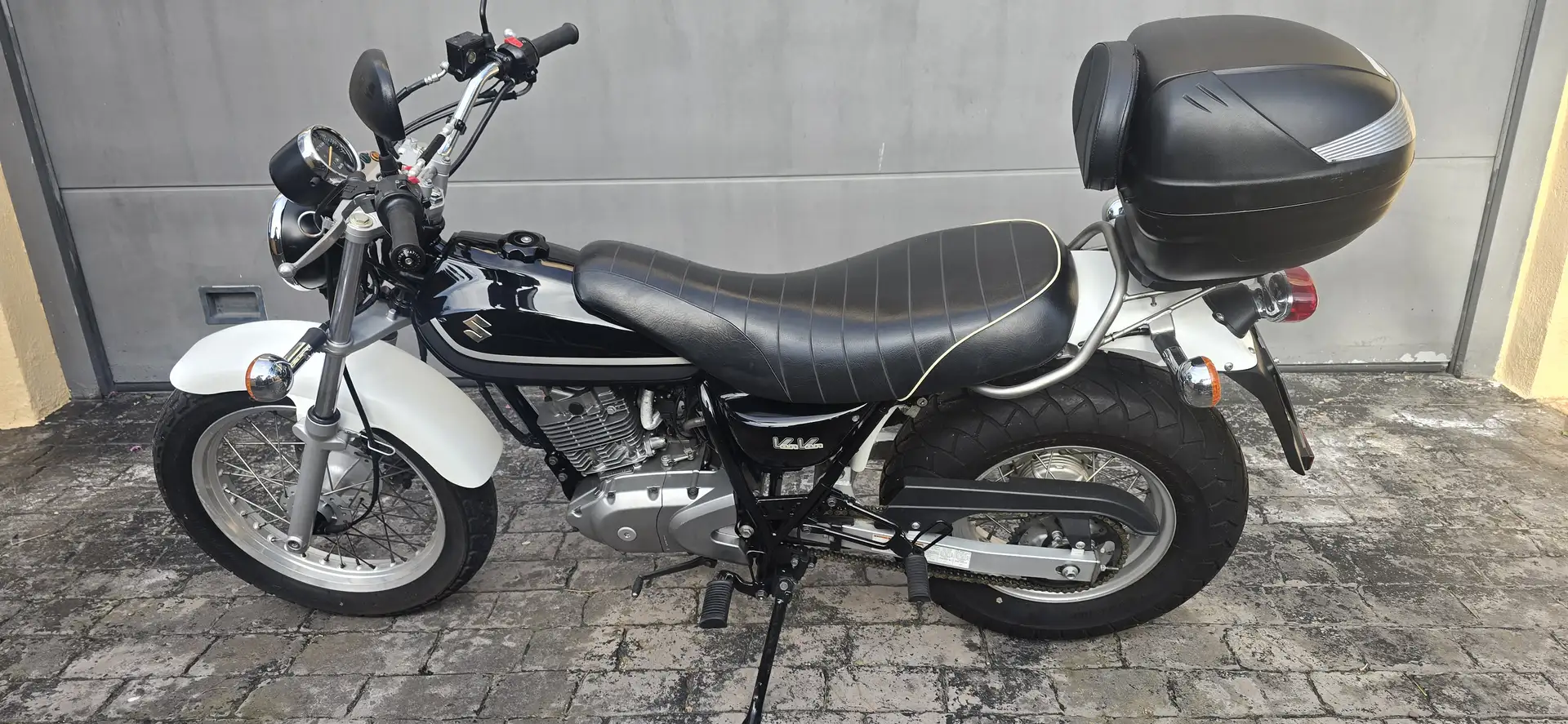 Suzuki VanVan 125 Negro - 2