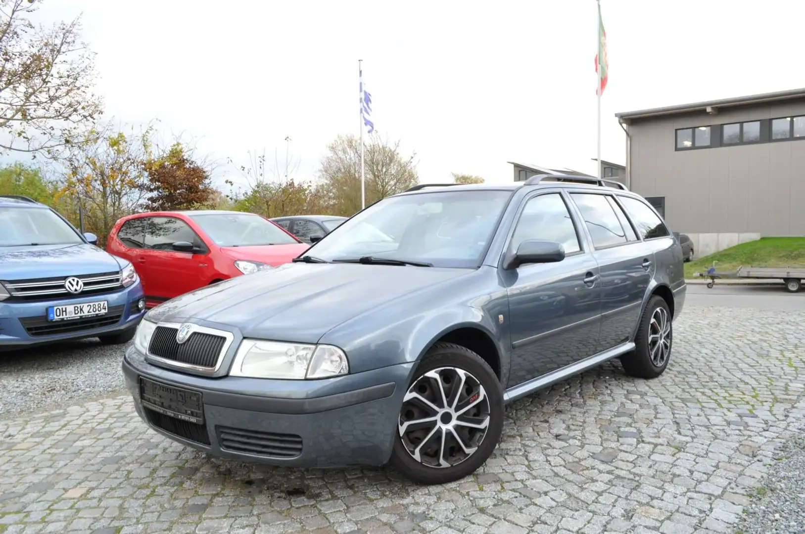 Skoda Octavia Combi 1.6 /PDC/TEMPOMAT/S-HEIZUNG Silber - 1