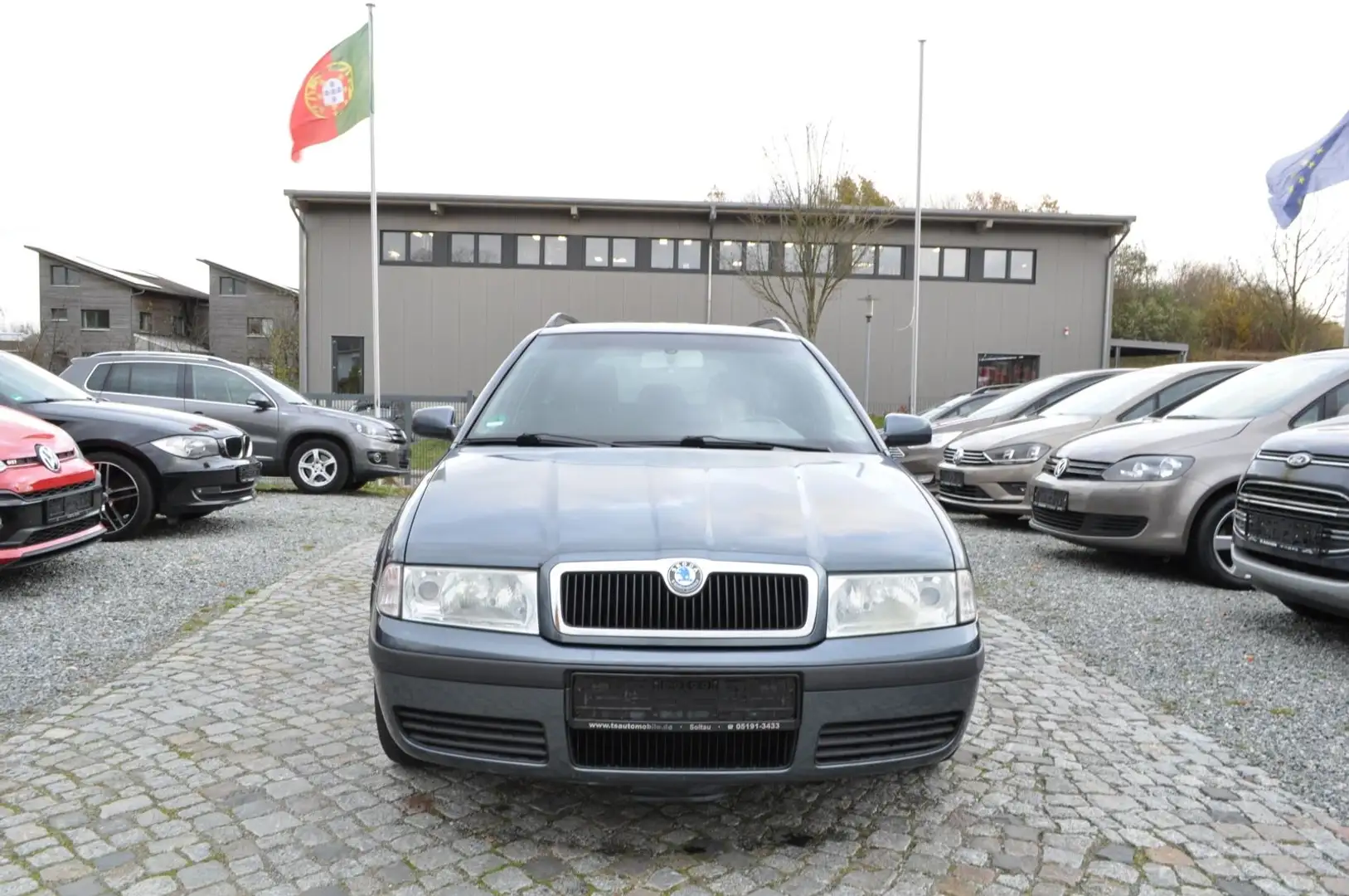 Skoda Octavia Combi 1.6 /PDC/TEMPOMAT/S-HEIZUNG Silber - 2