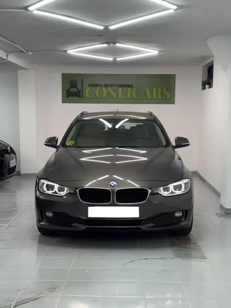 BMW 318 318d Touring Essential Plus Edition Brun - 2