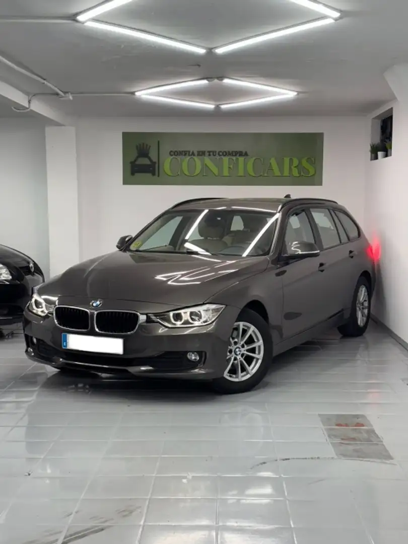 BMW 318 318d Touring Essential Plus Edition Brun - 1