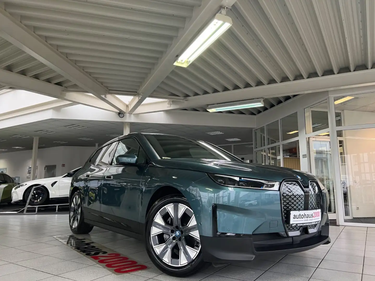 BMW iX 40 xDrive AUT./LASER/360°CAM/AHK/HUD Синий - 1