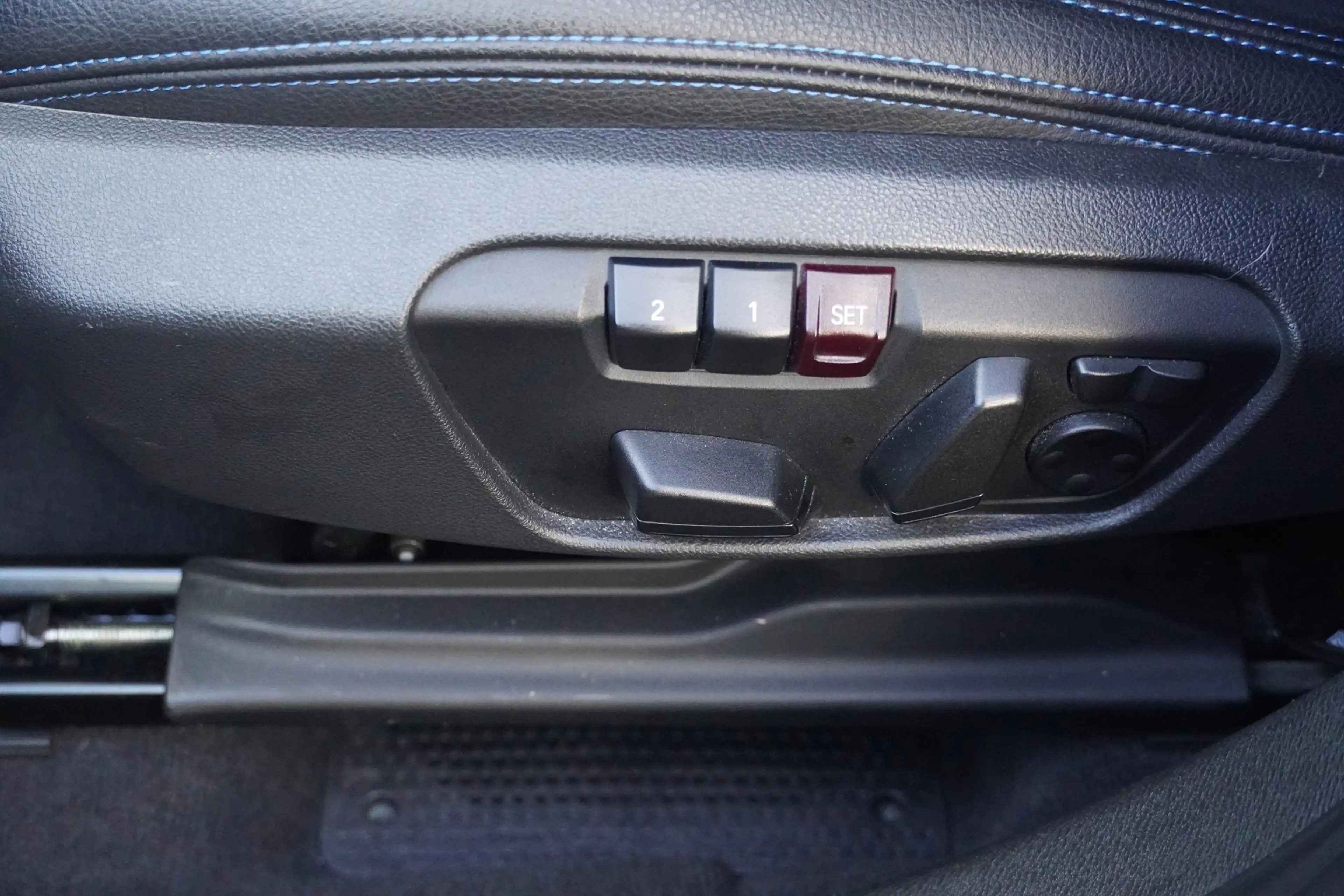 BMW X1 xDrive 20 d LED Navi Tempomat Sitzheizung PDC — photo 12