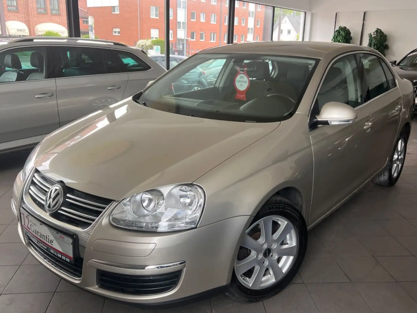 Volkswagen Jetta 1.6 Comfortline ~Tempomat~Nur 89.000Km~PDC Beżowy - 1
