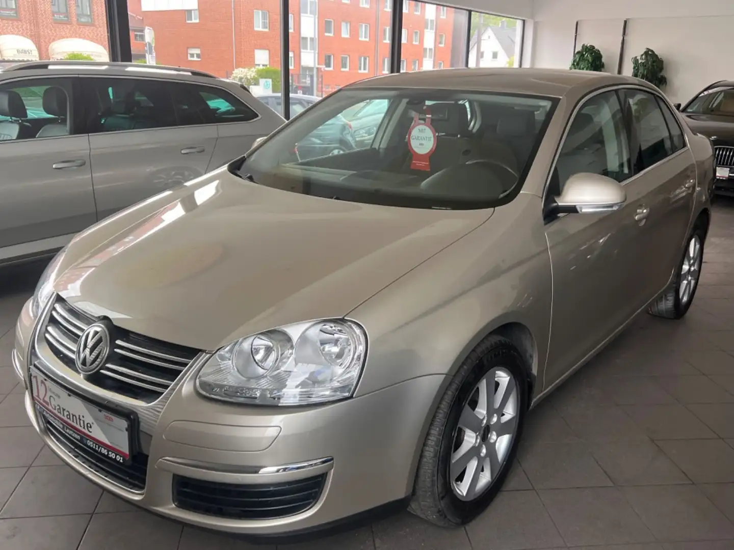 Volkswagen Jetta 1.6 Comfortline ~Tempomat~Nur 89.000Km~PDC Beżowy - 2