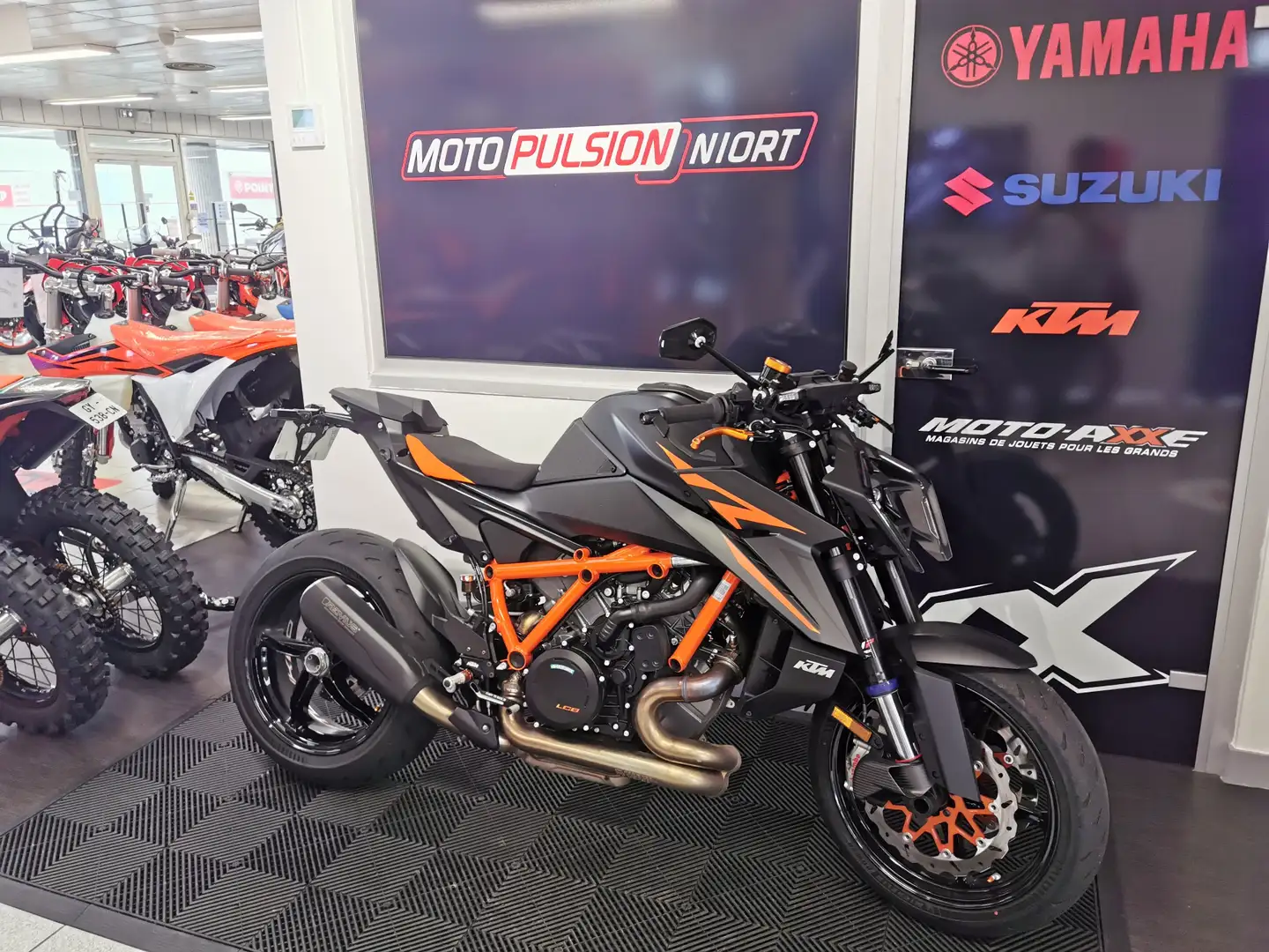KTM 1390 Super Duke R EVO Schwarz - 1