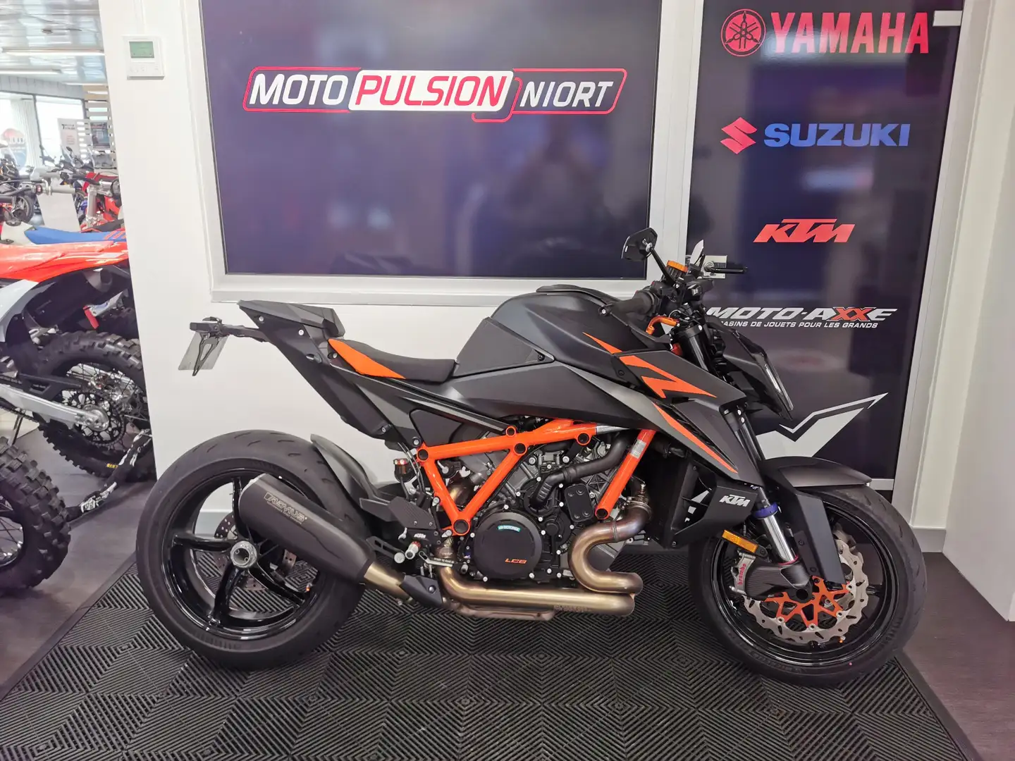 KTM 1390 Super Duke R EVO Schwarz - 2