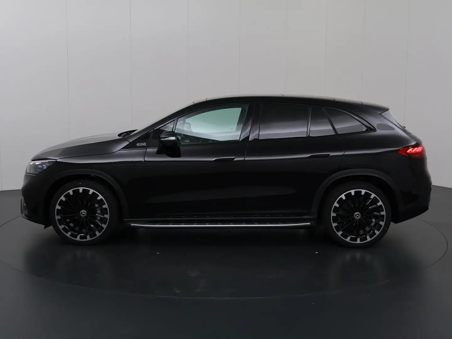 Mercedes-Benz EQE SUV 350+ Sport Edition | Panoramadak | Trekhaak | AIRM Zwart - 1