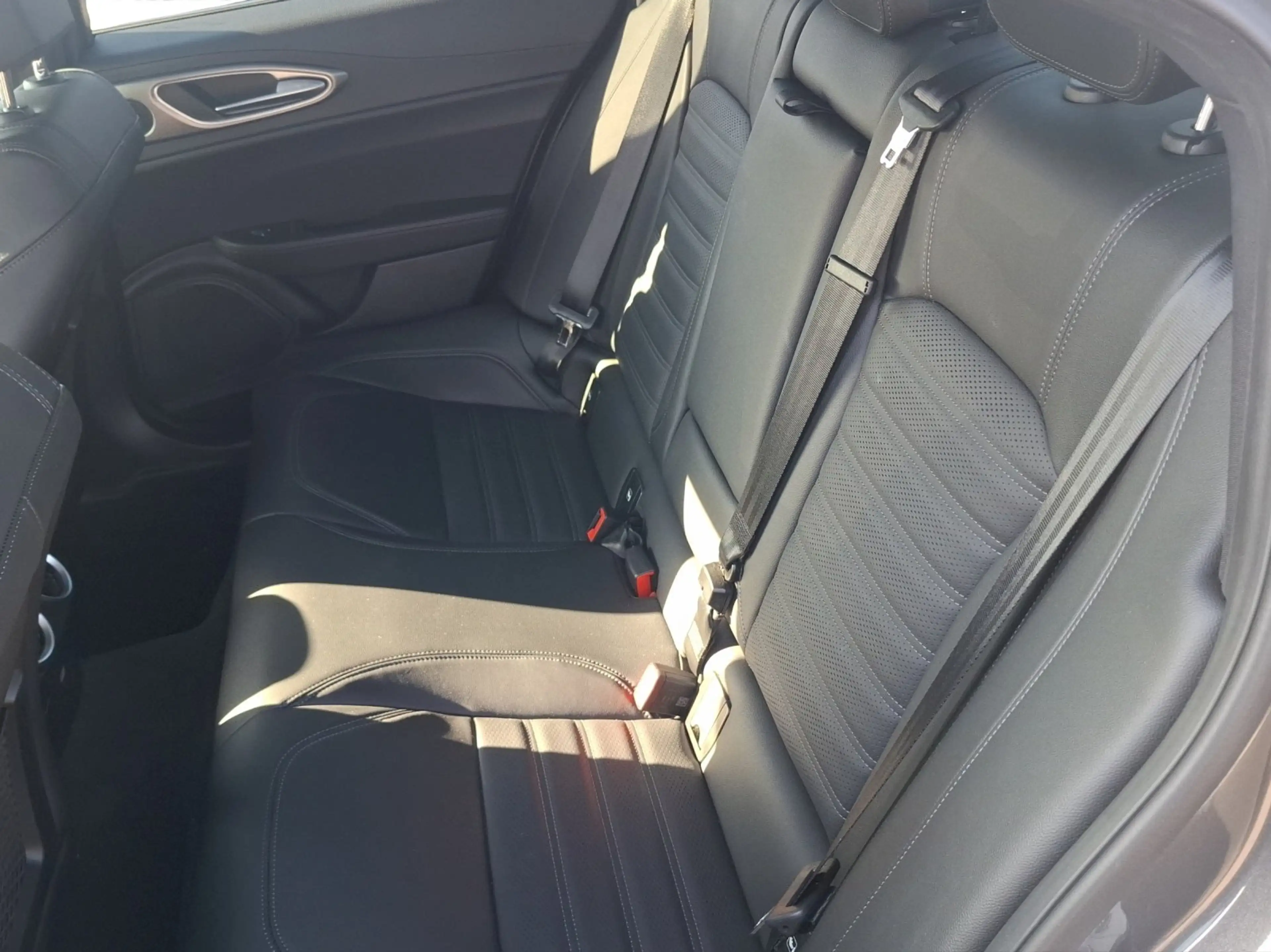 Alfa Romeo Giulia Veloce Q4 2.0 Turbo 16V Kam.+KeyLess+SHZ — photo 13