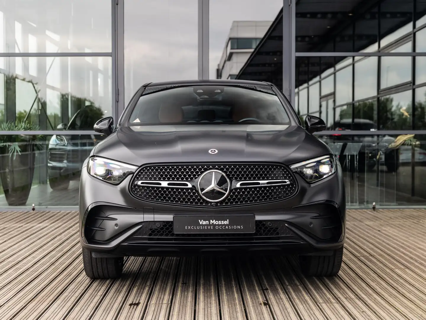 Mercedes-Benz GLC 300 Coupé 300e 4MATIC AMG Line | NIGHT PAKKET | 20 MUL Grijs - 2