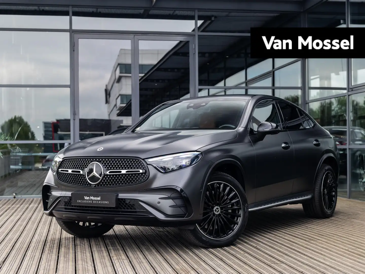 Mercedes-Benz GLC 300 Coupé 300e 4MATIC AMG Line | NIGHT PAKKET | 20 MUL Grijs - 1