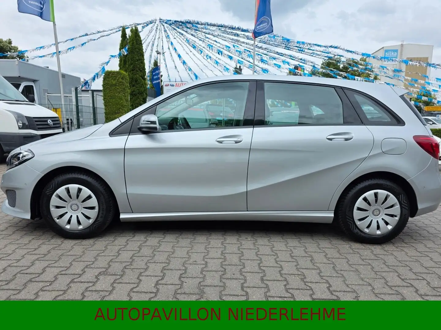 Mercedes-Benz B 180 *Klima*Navi*LED*Allwetter*Bluetooth*S-Heft* Silber - 1