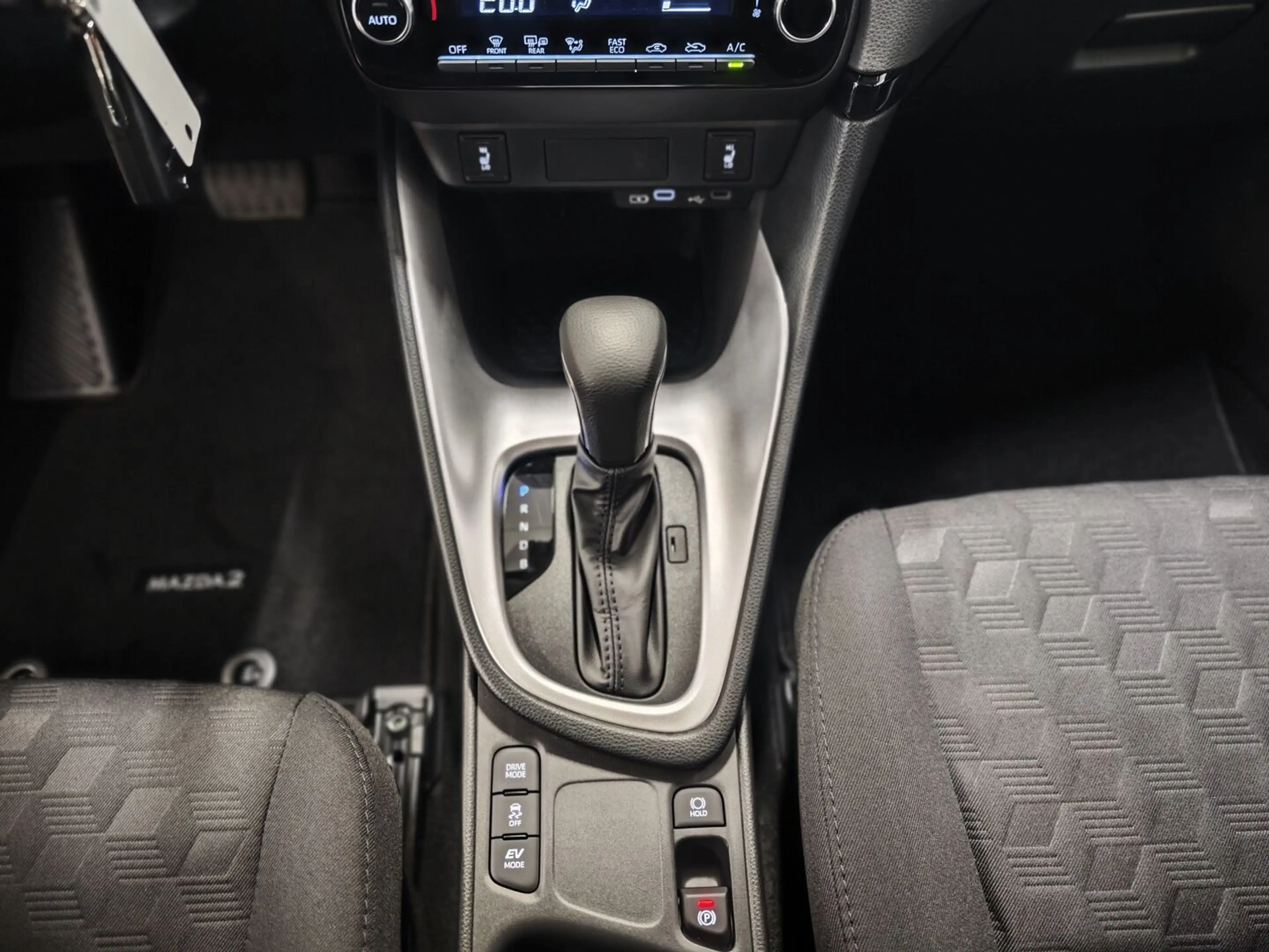 Mazda 2 Hybrid 1.5L  VVT-i CENTRE-LINE — photo 15